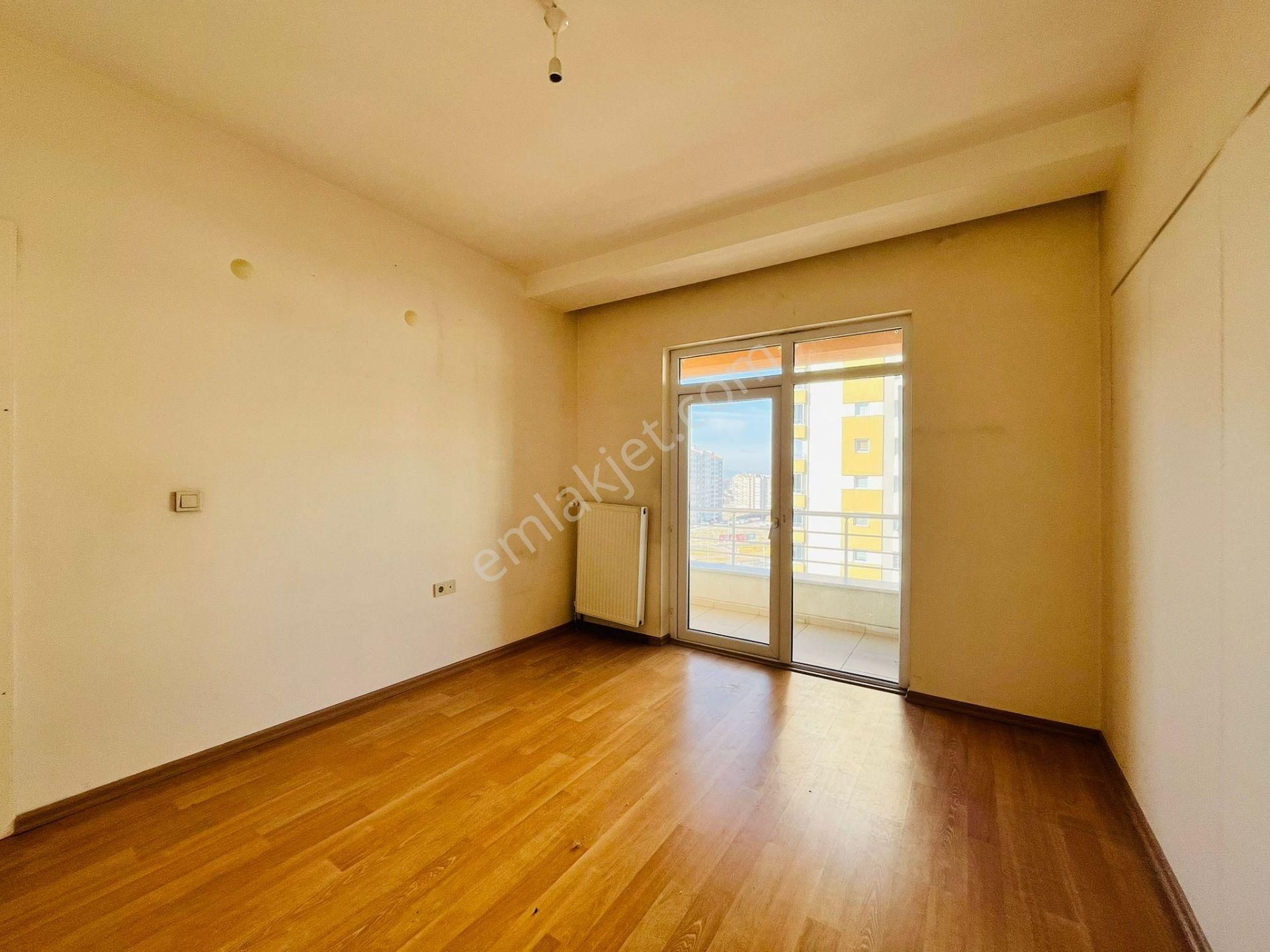 İldem'de Satılık Cadde Cepheli 3+1 Daire (135m²)