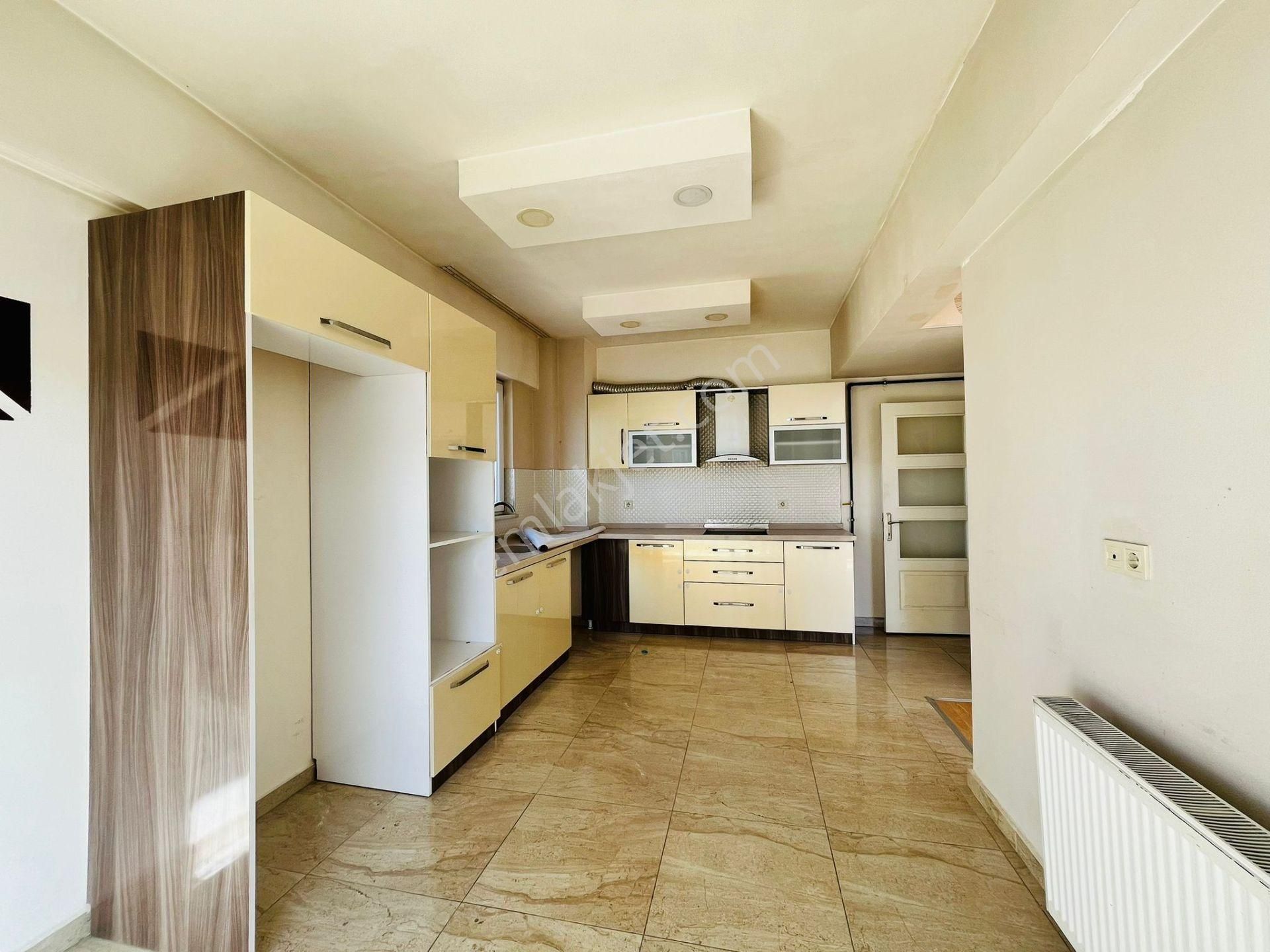 İldem'de Satılık Cadde Cepheli 3+1 Daire (135m²) - Görsel 2