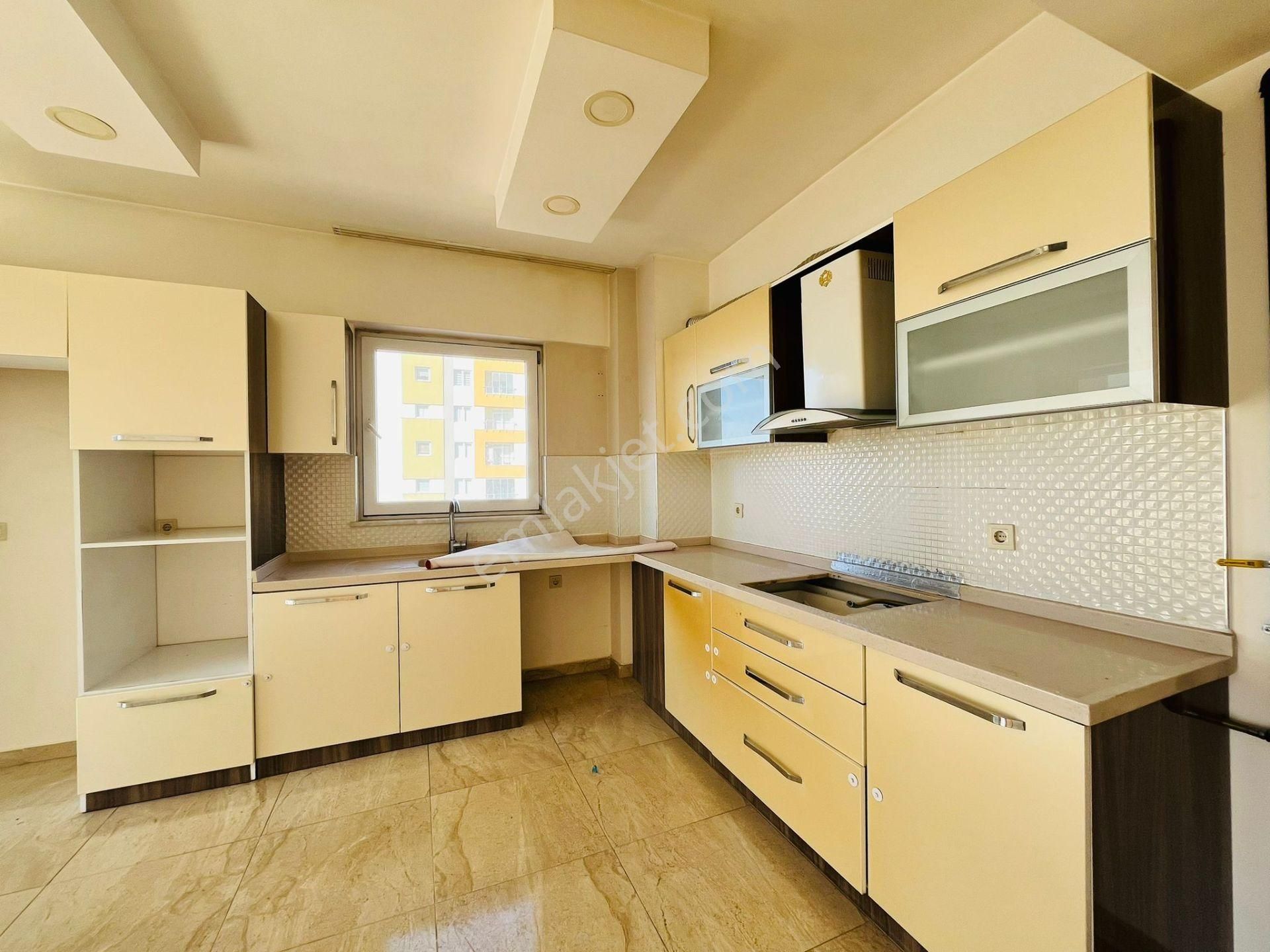 İldem'de Satılık Cadde Cepheli 3+1 Daire (135m²) - Görsel 3