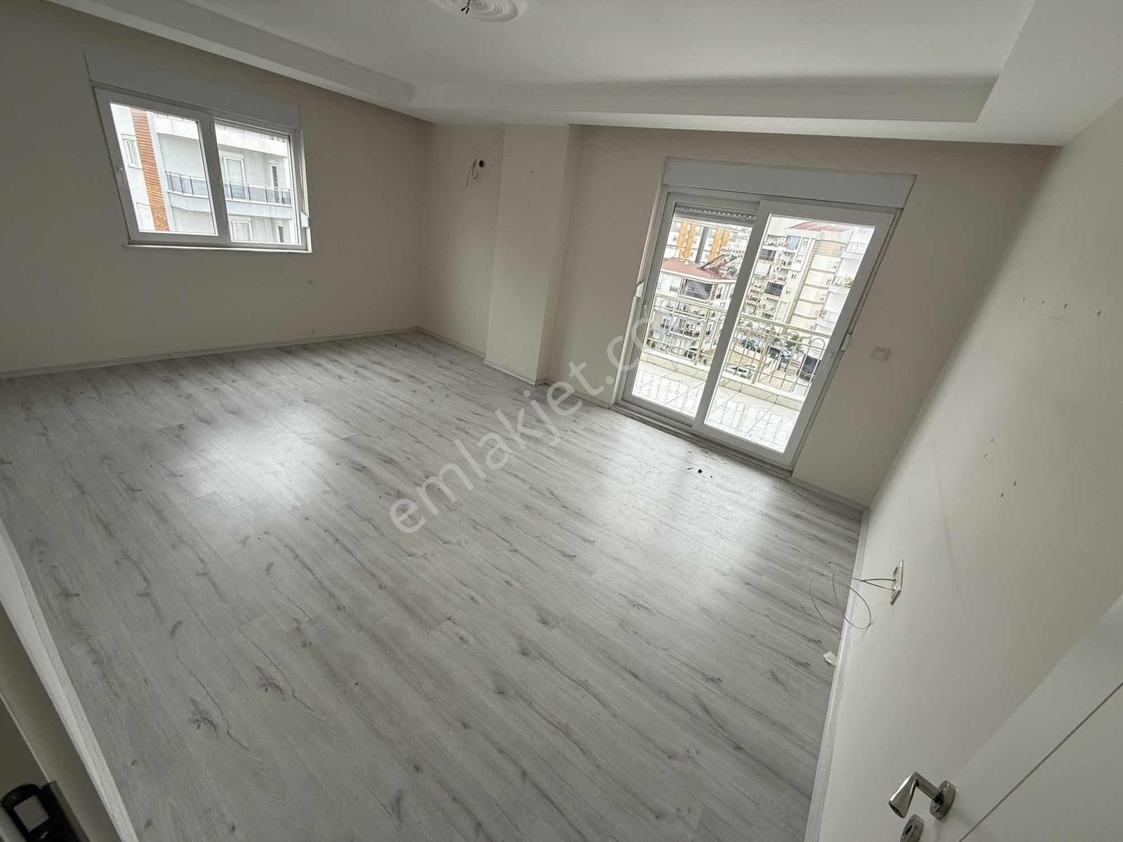 Hüsnü Karakaş Mah Dogalgazlı 3+1 130m2