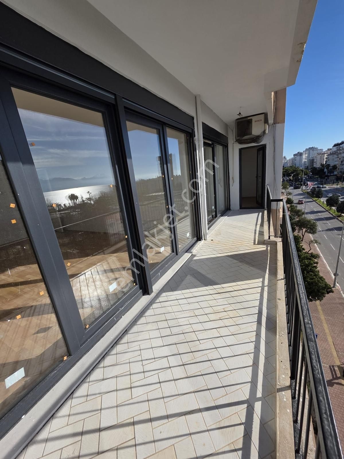 Muratpaşa'da Deniz Manzaralı Kiralık Daire - Görsel 12