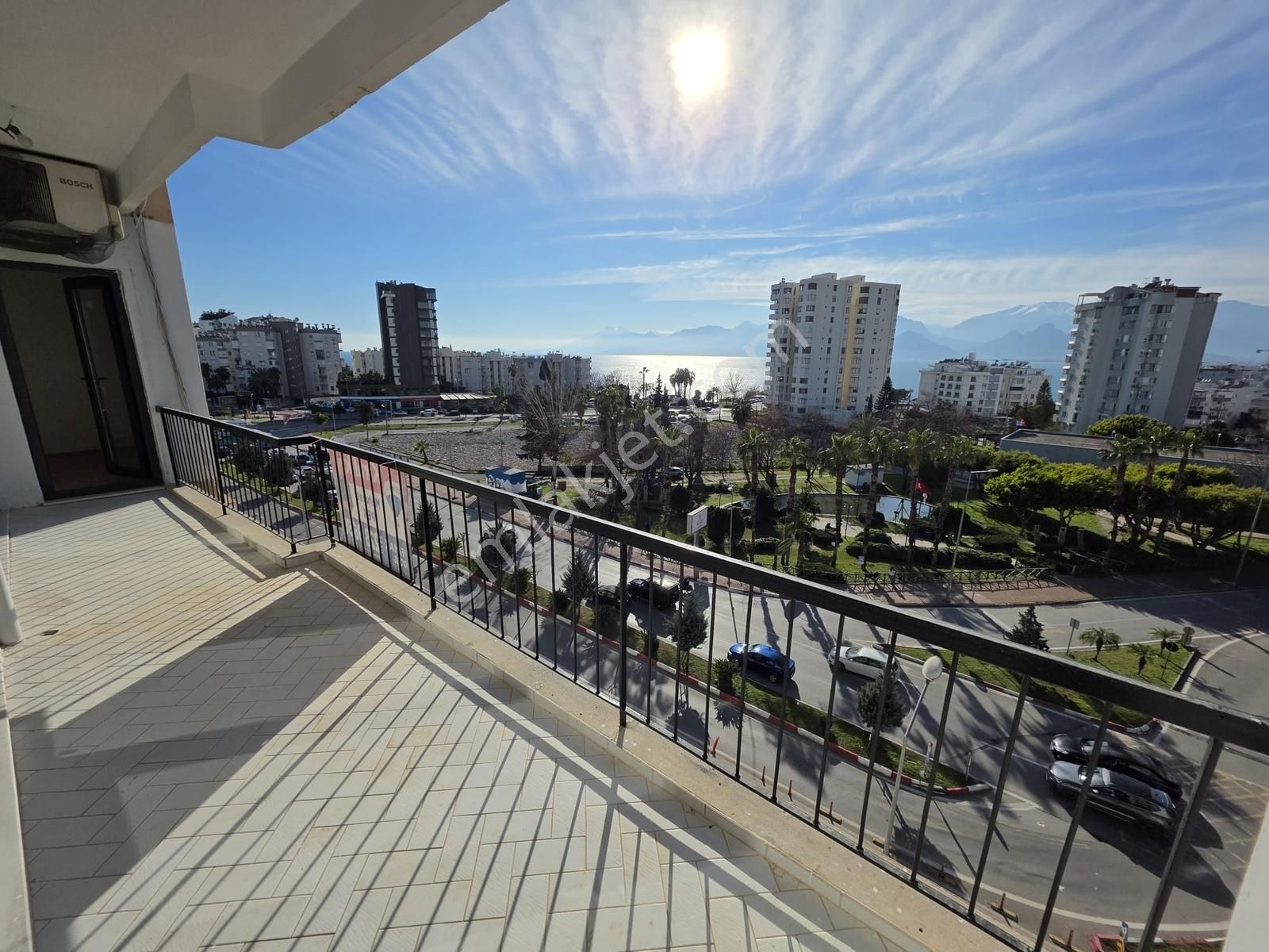 Muratpaşa'da Deniz Manzaralı Kiralık Daire