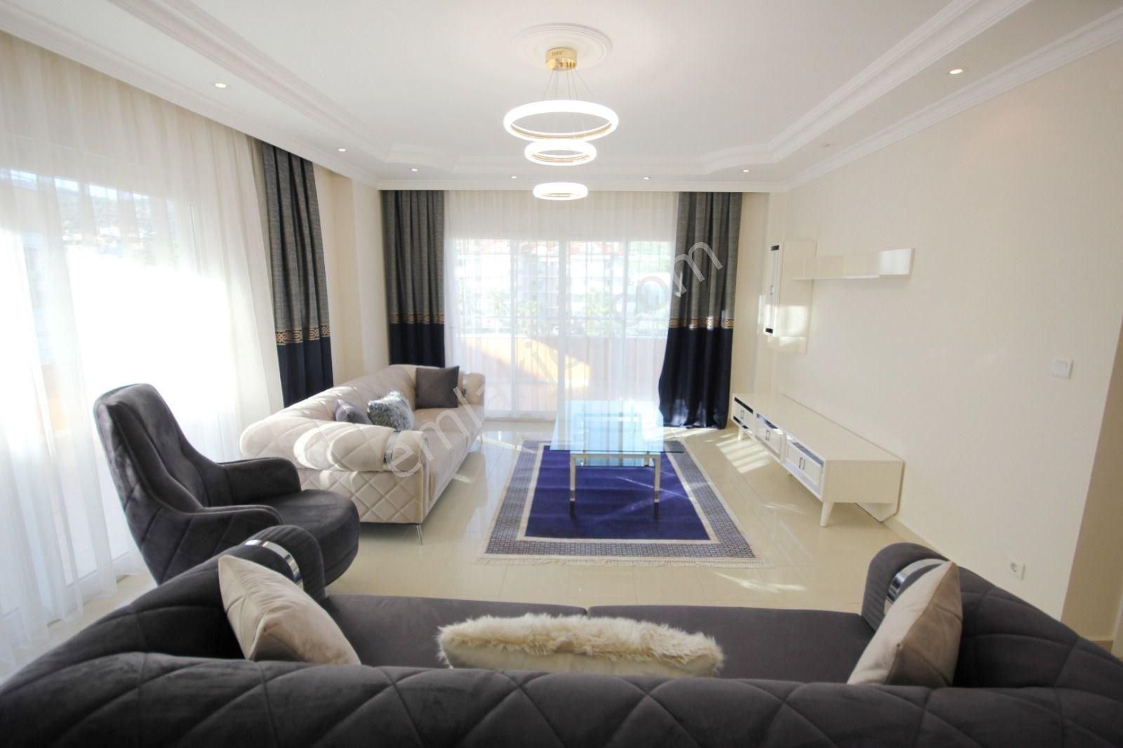 Alanya Demirtaş’ta Denize Sıfır 2+1 Lüks Eşyalı Daire