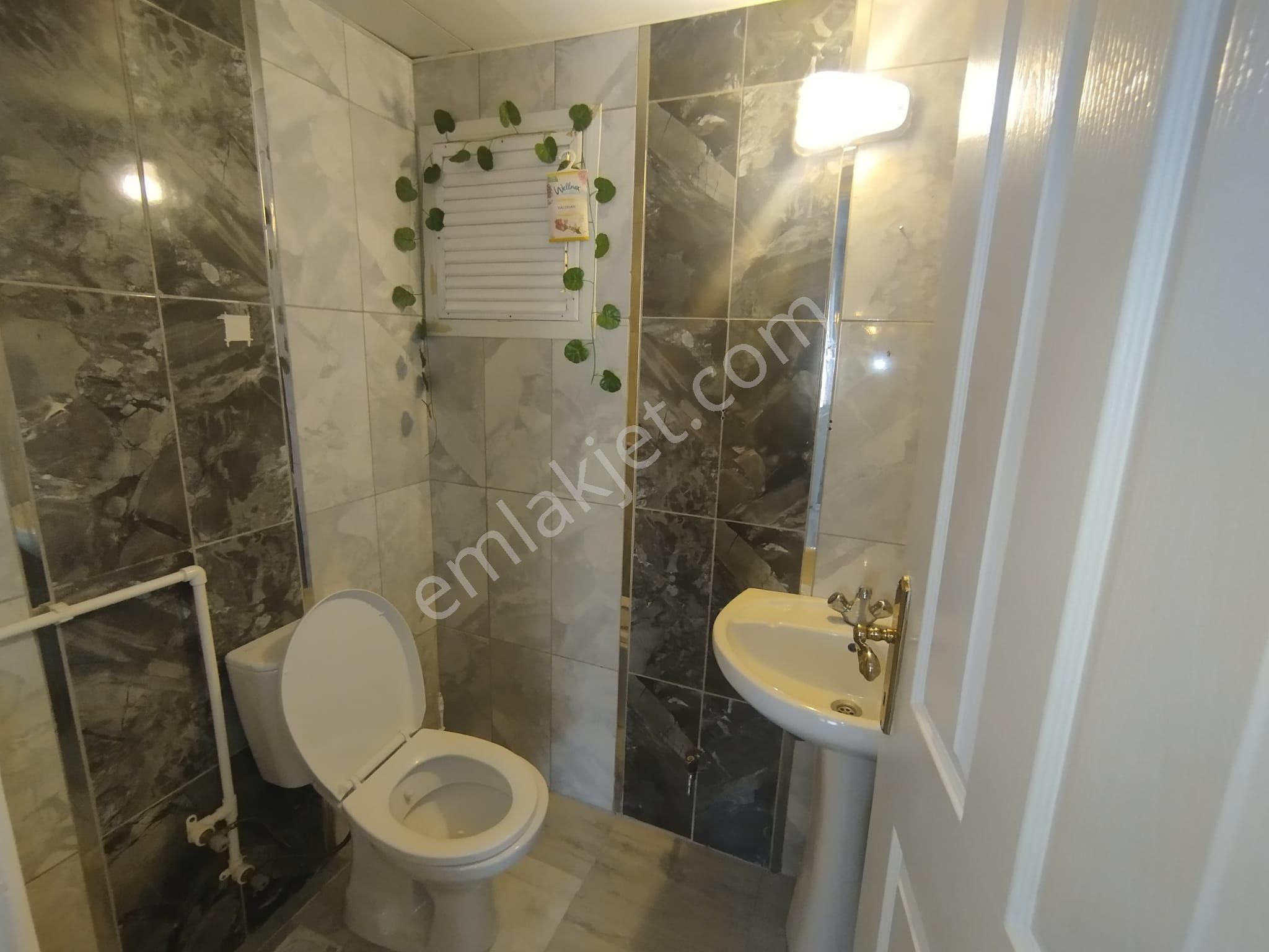 A.türkeş Bulvarına Yakın Huzurevlerinde 3+1 Geniş Oturumlu Ekstralı Daire - Görsel 19