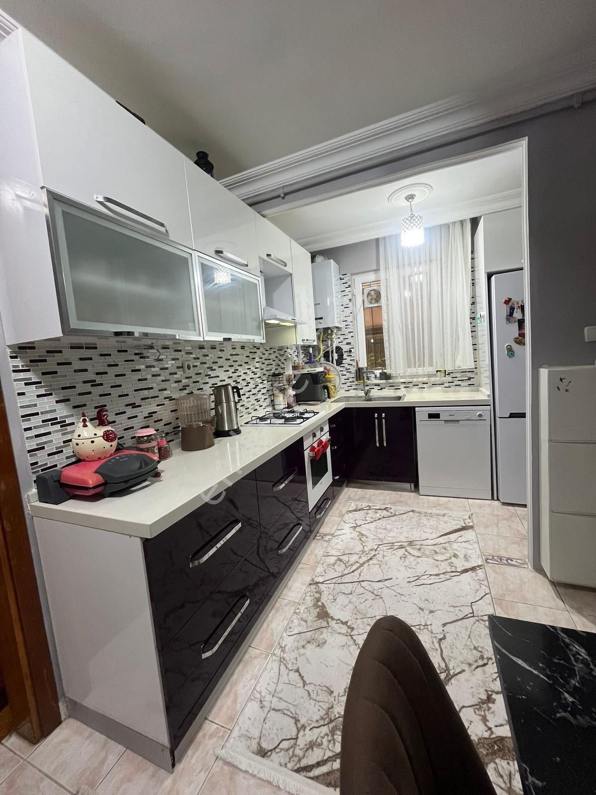 Kavacık Dörtyol Ana Cadde Paralelinde 100 M 2+1 Yüksek Giriş Daire