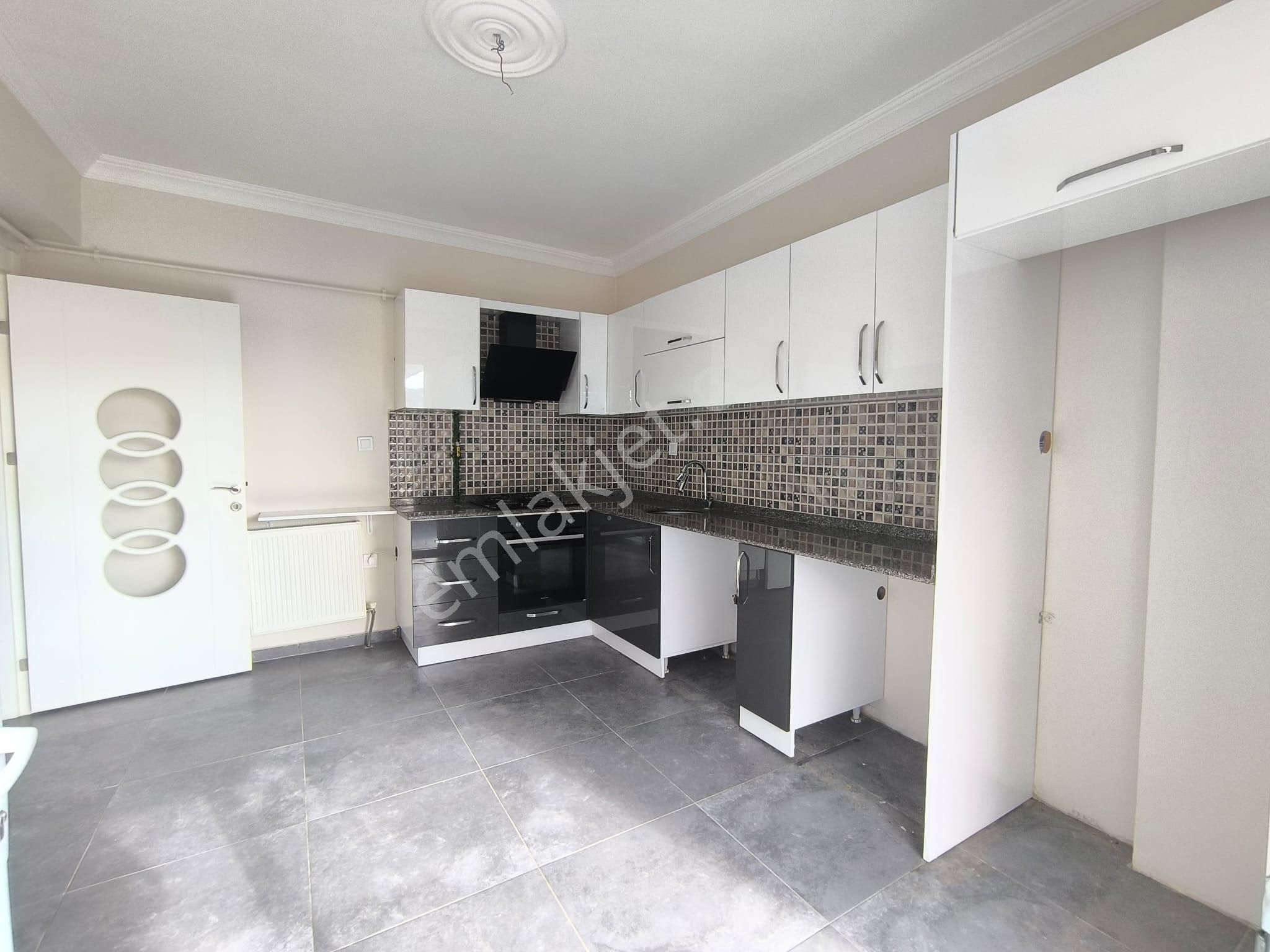 Selahattin Eyyubi'de Mete Konakları Yakını 2+1 5 Yıllık Site İçi Dublex Teraslı Satılık Daire - Görsel 3