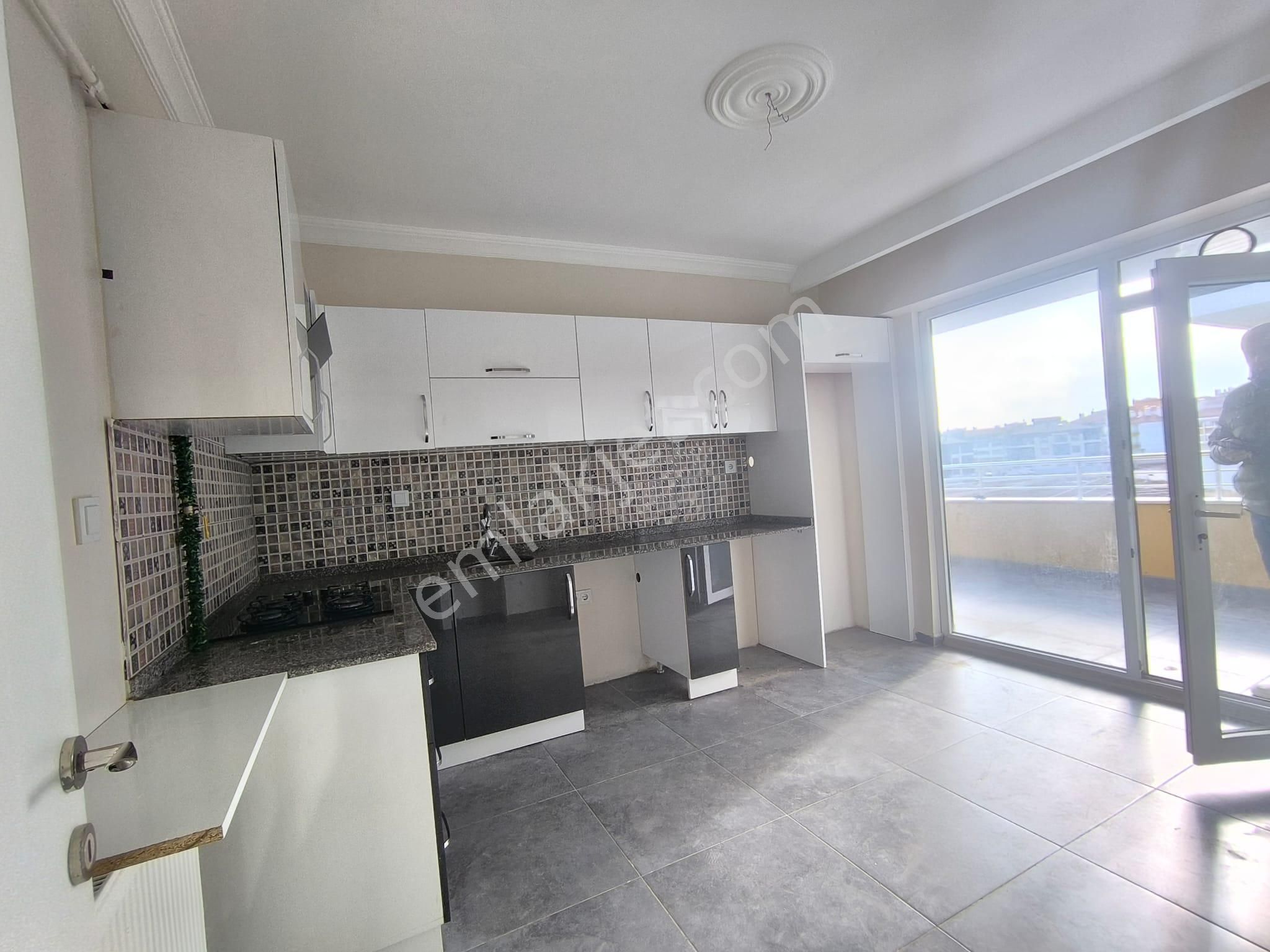 Selahattin Eyyubi'de Mete Konakları Yakını 2+1 5 Yıllık Site İçi Dublex Teraslı Satılık Daire