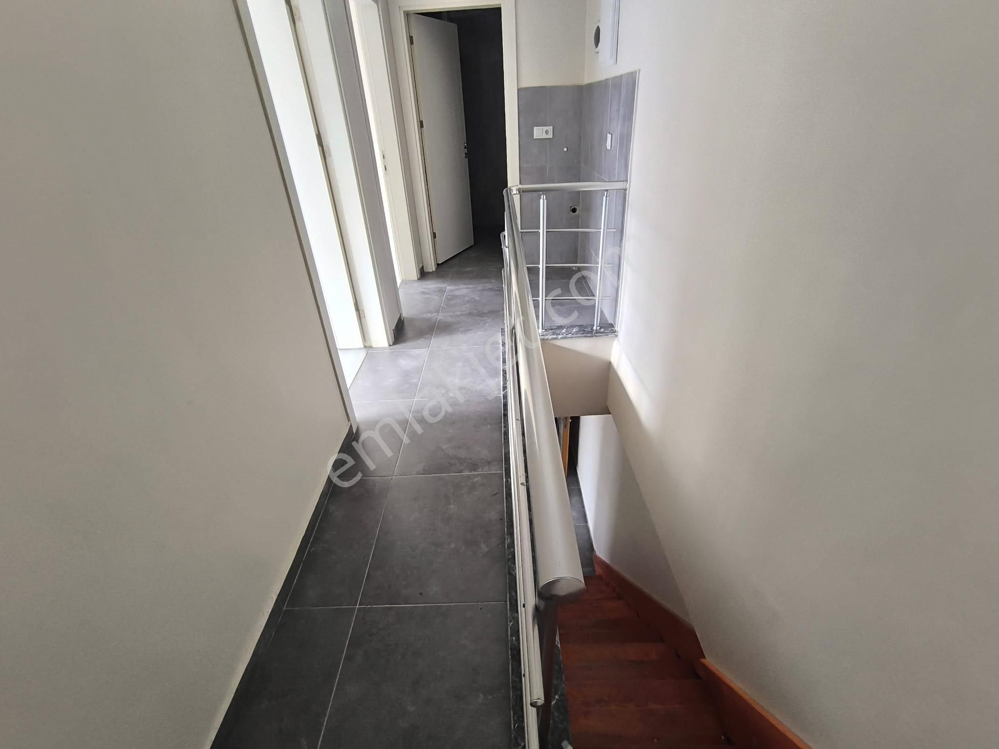 Selahattin Eyyubi'de Mete Konakları Yakını 2+1 5 Yıllık Site İçi Dublex Teraslı Satılık Daire - Görsel 15