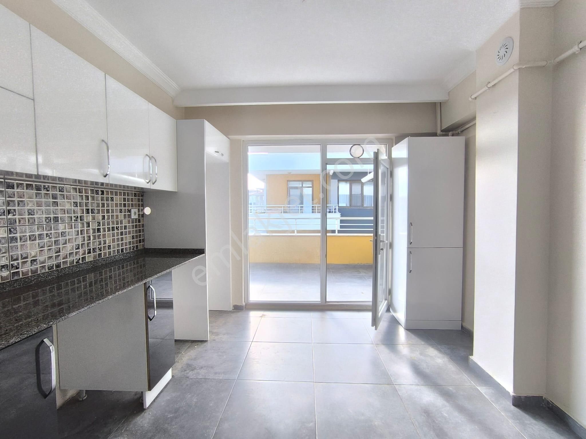 Selahattin Eyyubi'de Mete Konakları Yakını 2+1 5 Yıllık Site İçi Dublex Teraslı Satılık Daire - Görsel 2