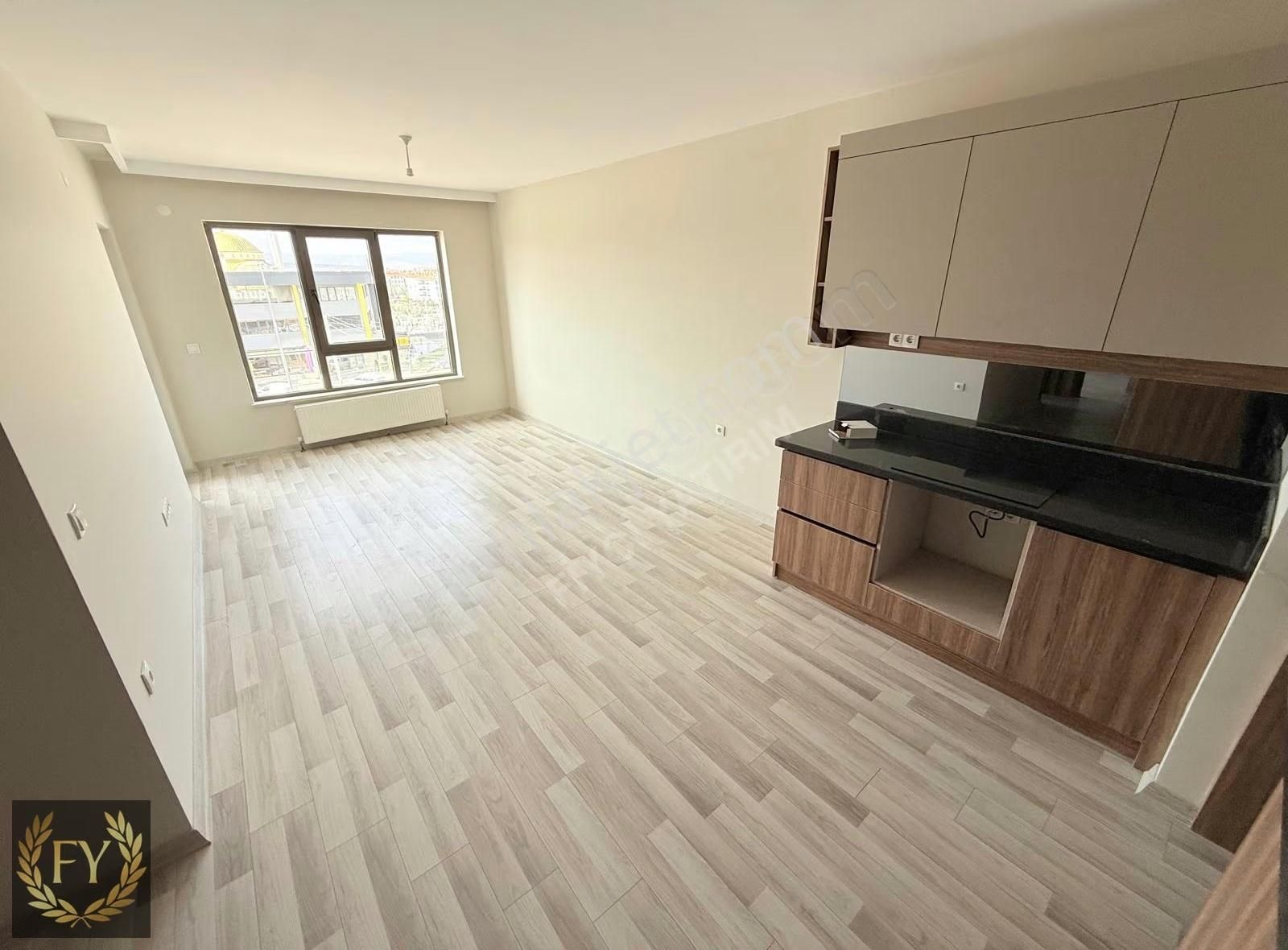 Lokasyon Eryaman'da 2+1 Cadde Cepheli Satılık Home & Offıce