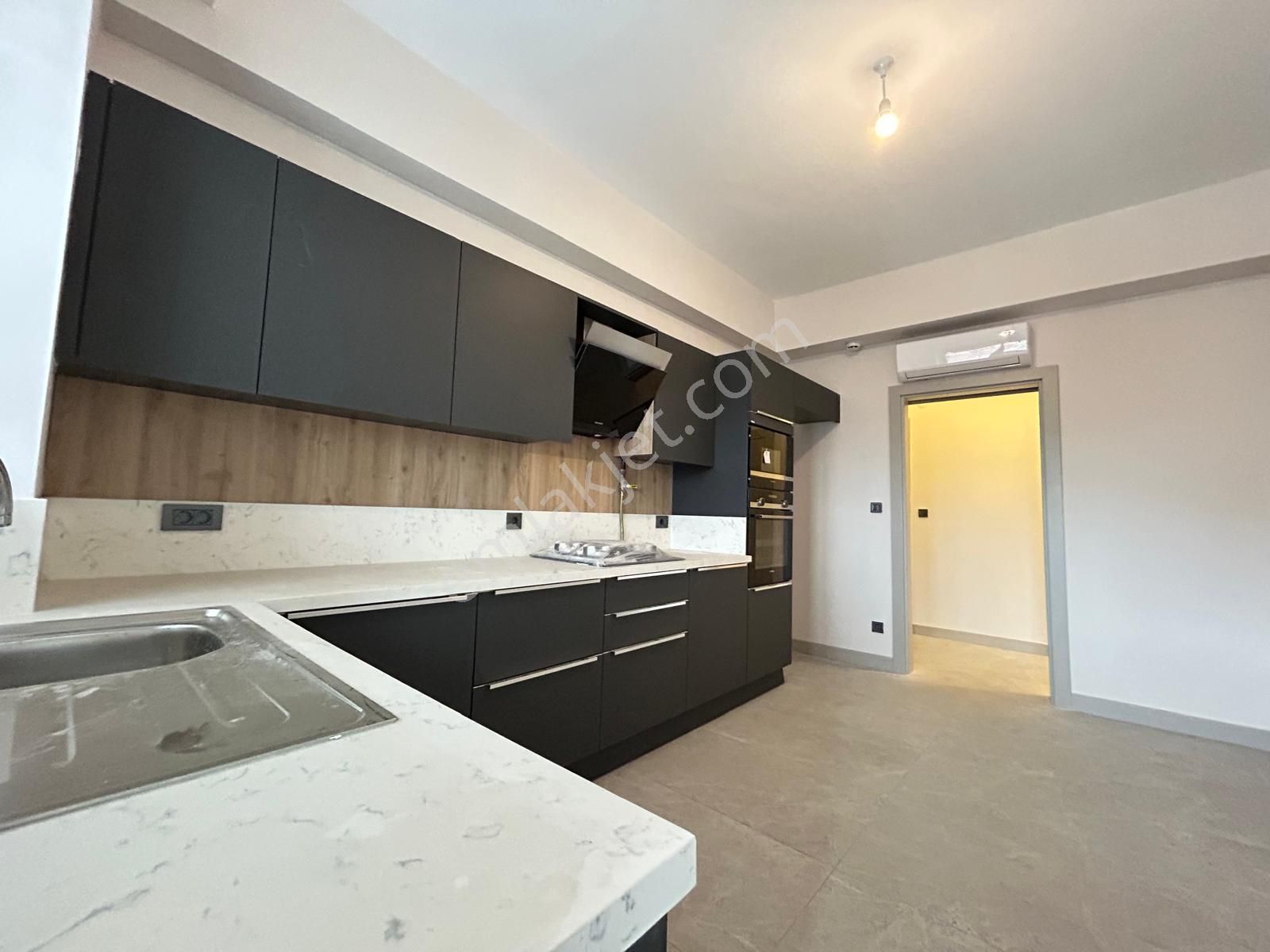 Kadiköy Erenköy'de Prestijli Binada Geniş Balkonlu Ebv.banyolu Net 120m2 3+1 - Görsel 10