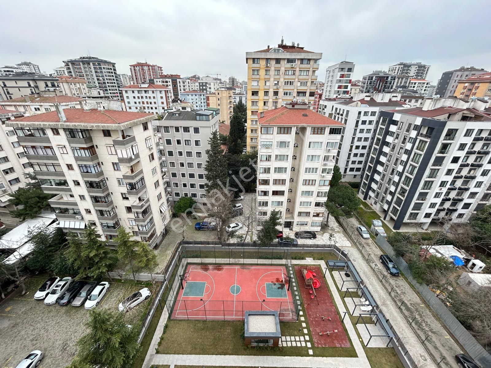 Kadiköy Erenköy'de Prestijli Binada Geniş Balkonlu Ebv.banyolu Net 120m2 3+1