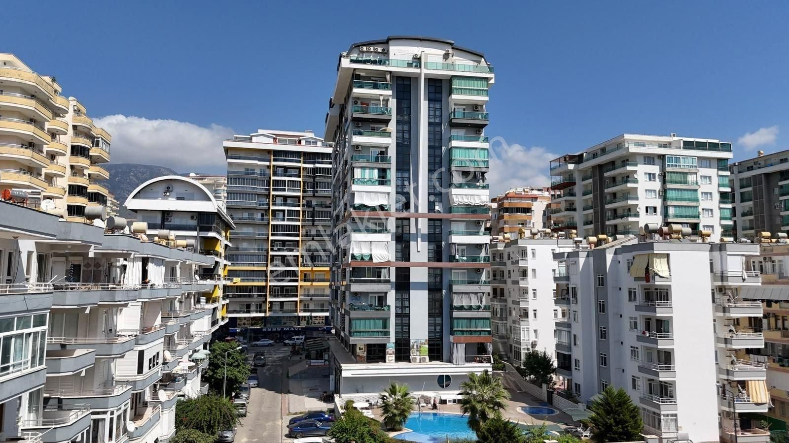 Alanya Mahmutlar’da Denize 400 M, 2+1 Eşyalı Satılık Daire