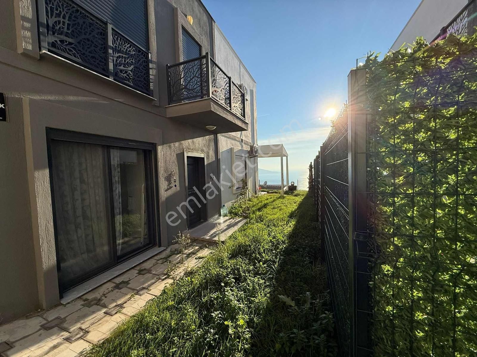 Deniz Manzaralı Havuzlu Site İçi 3+1 Eşyasız Müstakil Villa - Görsel 26