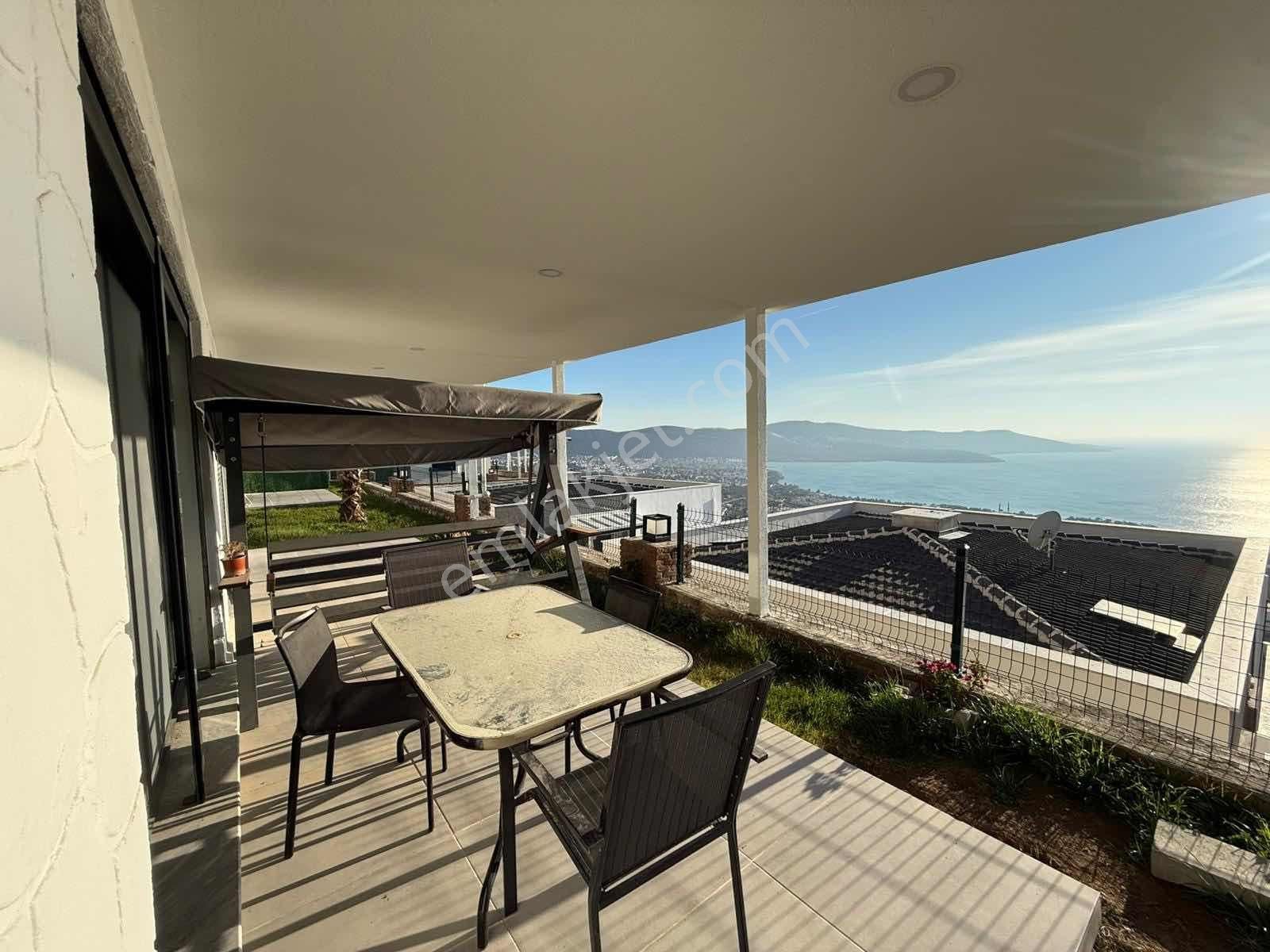 Deniz Manzaralı Havuzlu Site İçi 3+1 Eşyasız Müstakil Villa - Görsel 16