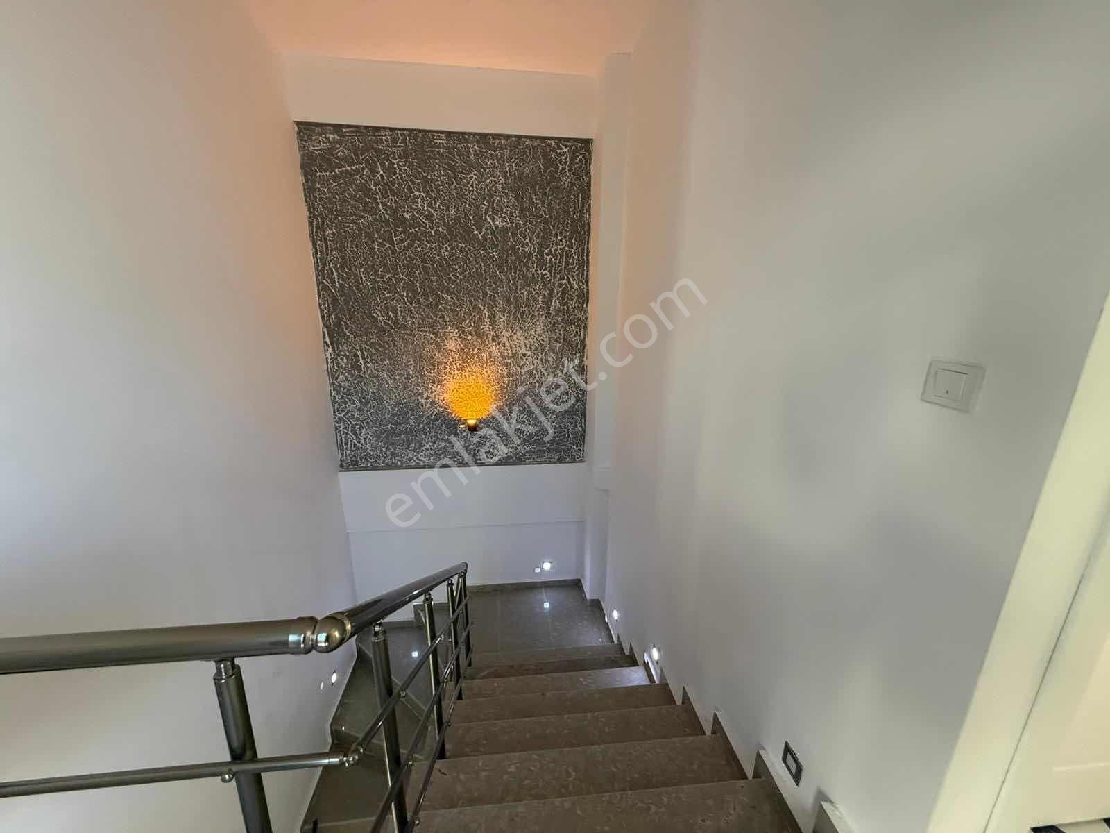 Deniz Manzaralı Havuzlu Site İçi 3+1 Eşyasız Müstakil Villa - Görsel 22