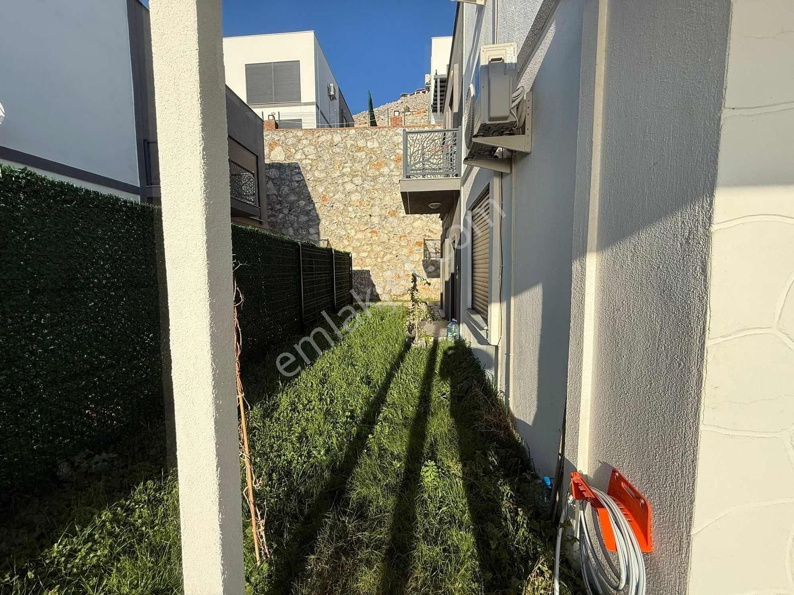 Deniz Manzaralı Havuzlu Site İçi 3+1 Eşyasız Müstakil Villa - Görsel 20