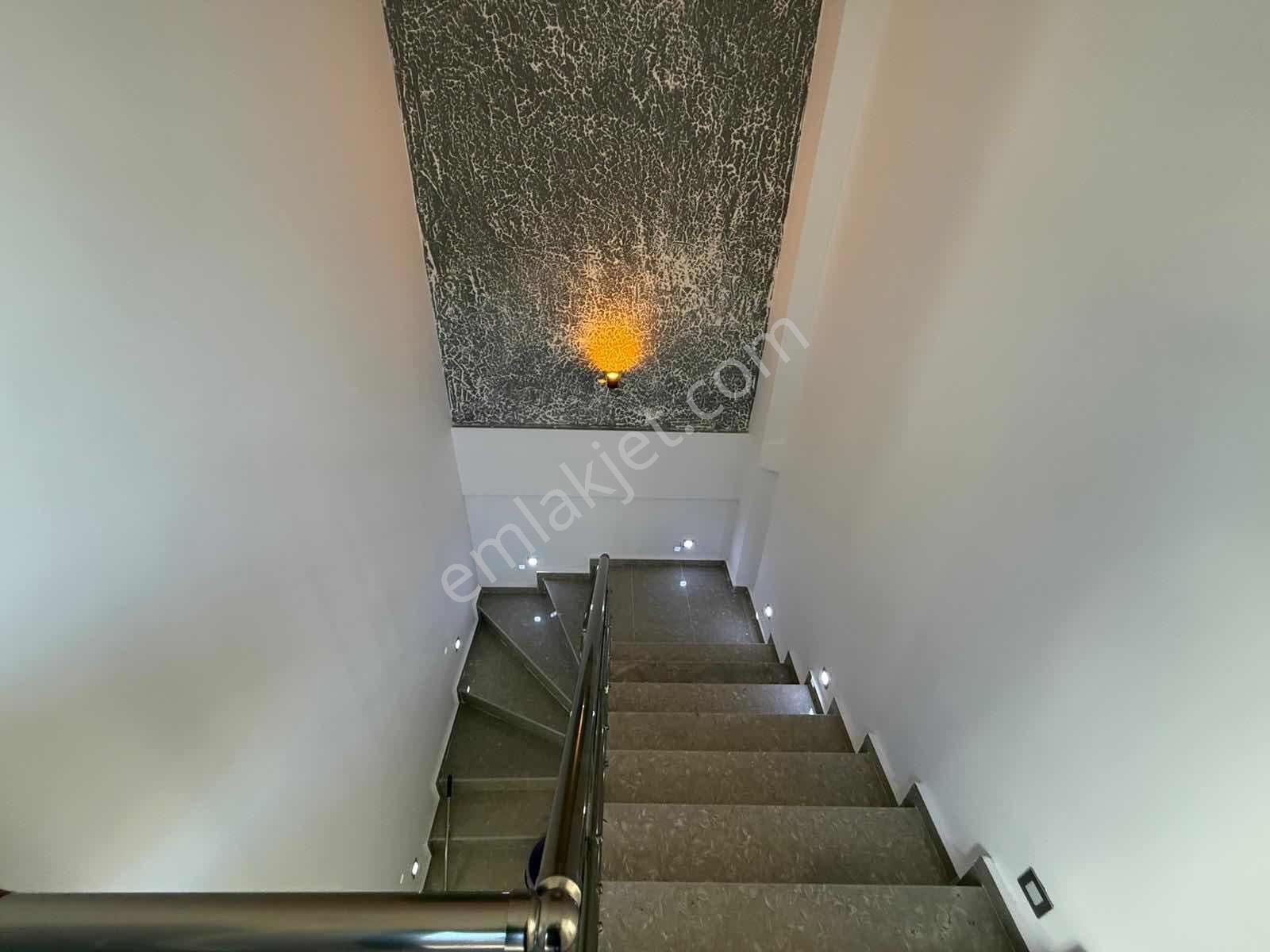 Deniz Manzaralı Havuzlu Site İçi 3+1 Eşyasız Müstakil Villa - Görsel 13