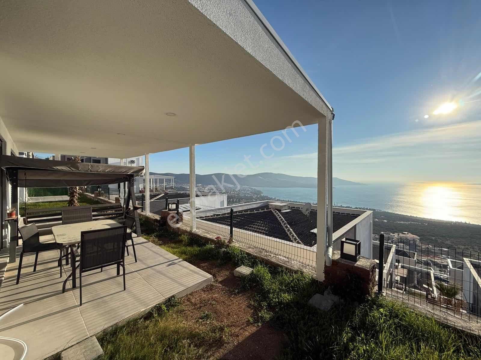 Deniz Manzaralı Havuzlu Site İçi 3+1 Eşyasız Müstakil Villa - Görsel 17