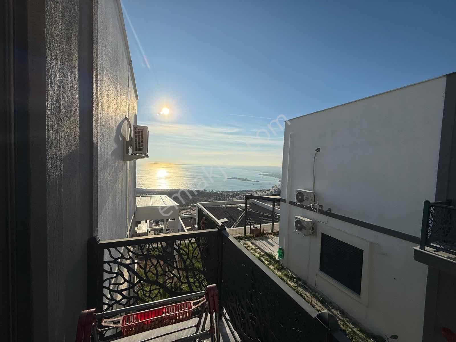 Deniz Manzaralı Havuzlu Site İçi 3+1 Eşyasız Müstakil Villa - Görsel 12
