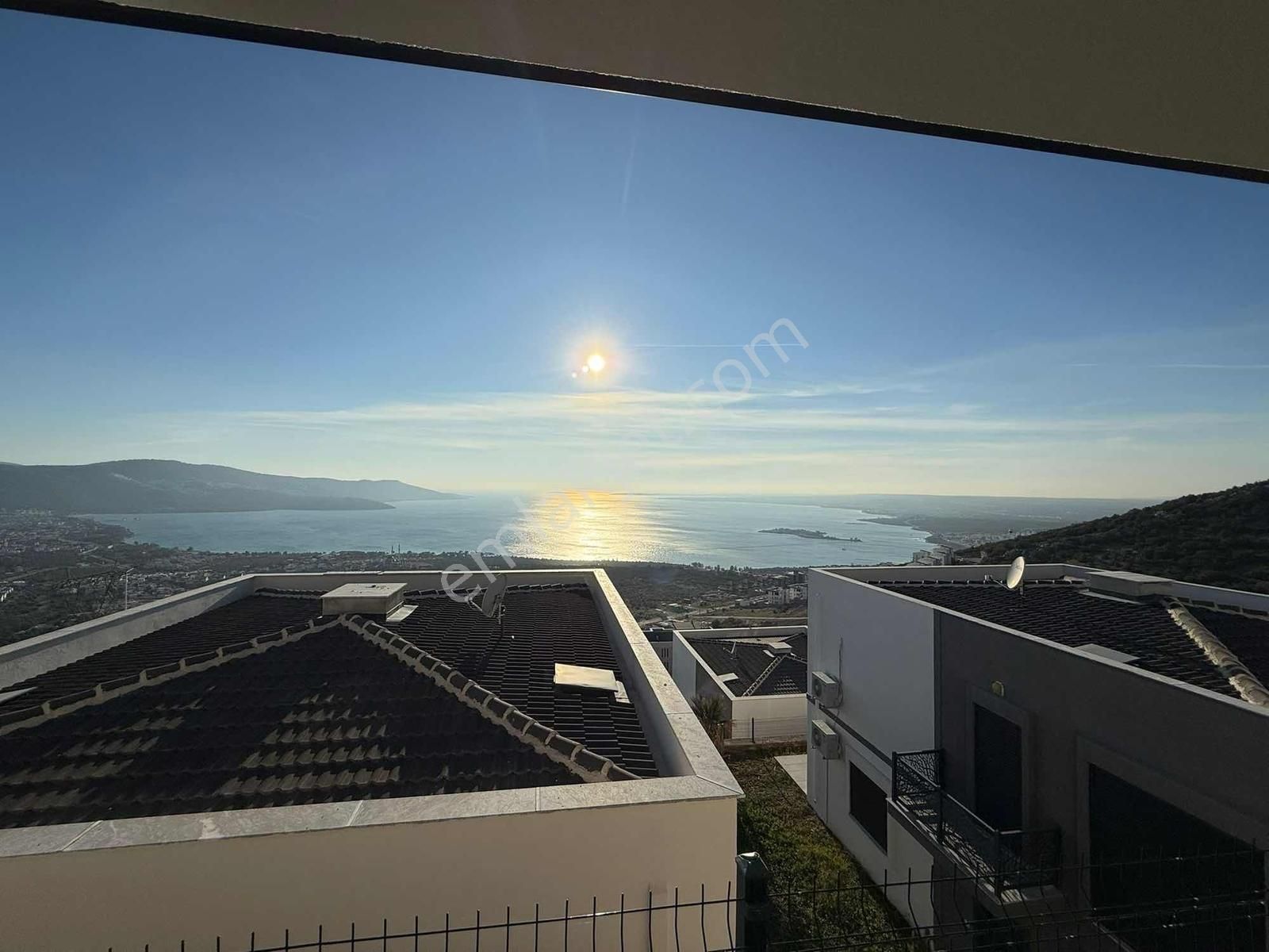 Deniz Manzaralı Havuzlu Site İçi 3+1 Eşyasız Müstakil Villa - Görsel 11