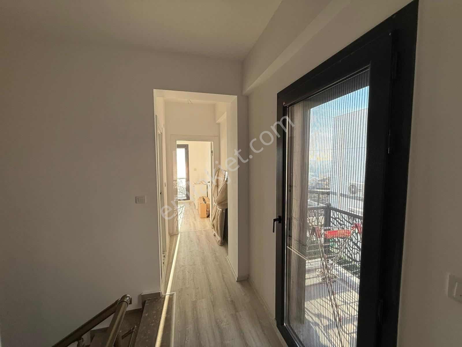 Deniz Manzaralı Havuzlu Site İçi 3+1 Eşyasız Müstakil Villa - Görsel 4