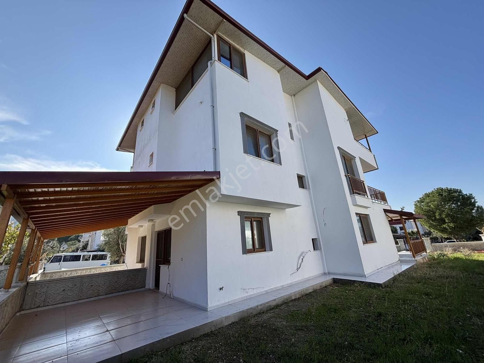 Merkezi Konumda, Denize 200 Mt. Yüksek Yatırım Değerli 5+1 Villa - Görsel 2