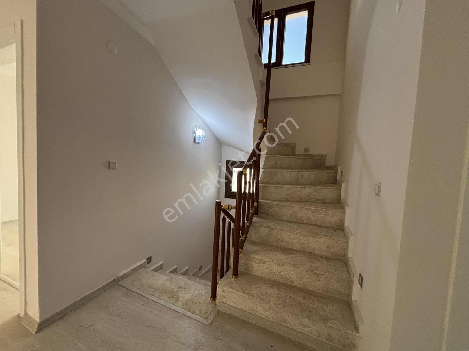 Merkezi Konumda, Denize 200 Mt. Yüksek Yatırım Değerli 5+1 Villa - Görsel 13