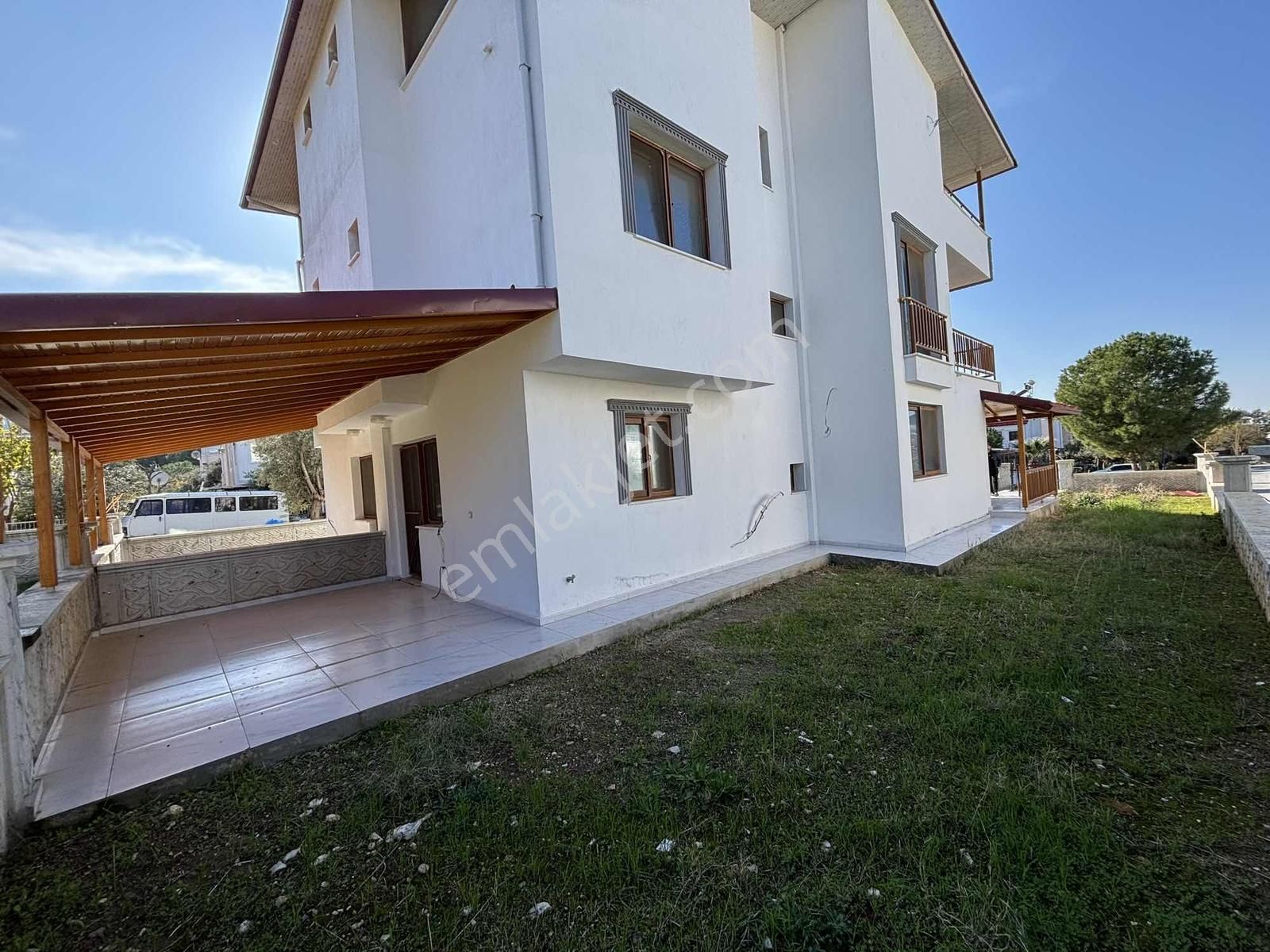 Merkezi Konumda, Denize 200 Mt. Yüksek Yatırım Değerli 5+1 Villa - Görsel 12