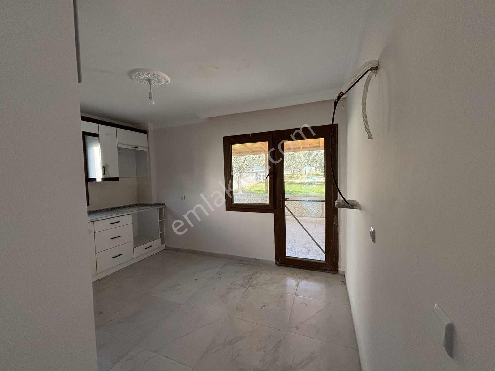 Merkezi Konumda, Denize 200 Mt. Yüksek Yatırım Değerli 5+1 Villa - Görsel 8