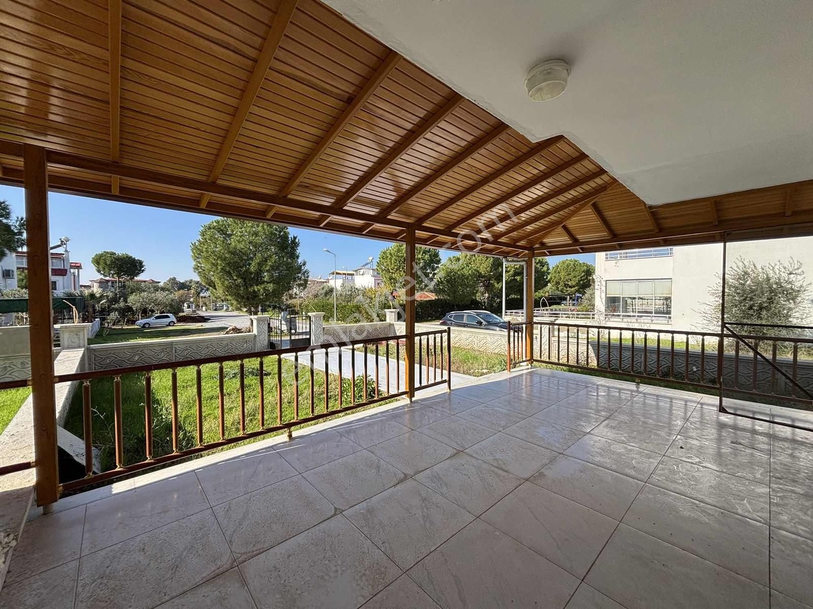 Merkezi Konumda, Denize 200 Mt. Yüksek Yatırım Değerli 5+1 Villa - Görsel 4