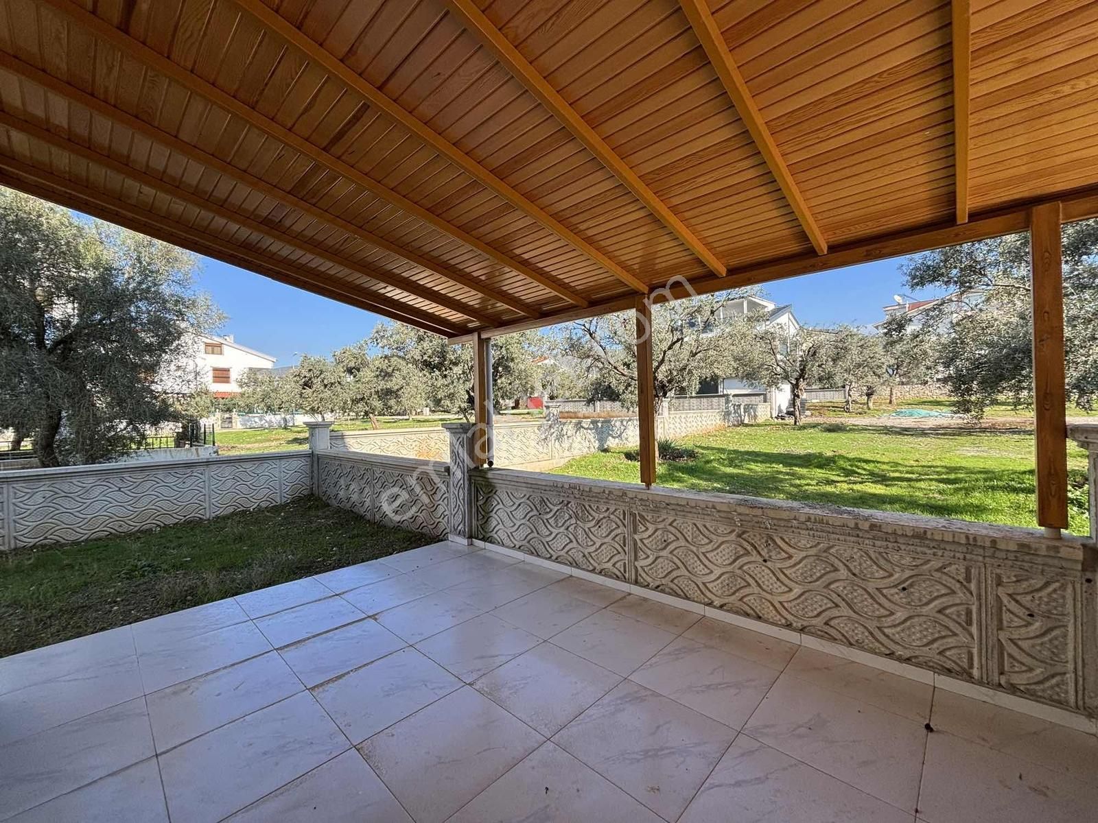 Merkezi Konumda, Denize 200 Mt. Yüksek Yatırım Değerli 5+1 Villa - Görsel 3