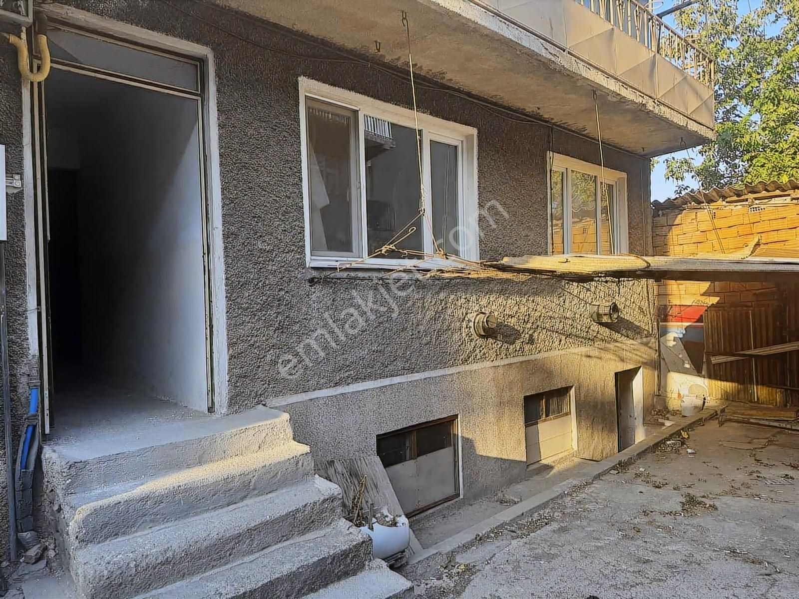Fatih Mahallesinde Müstakil Binada Satılık 2+1 Daire