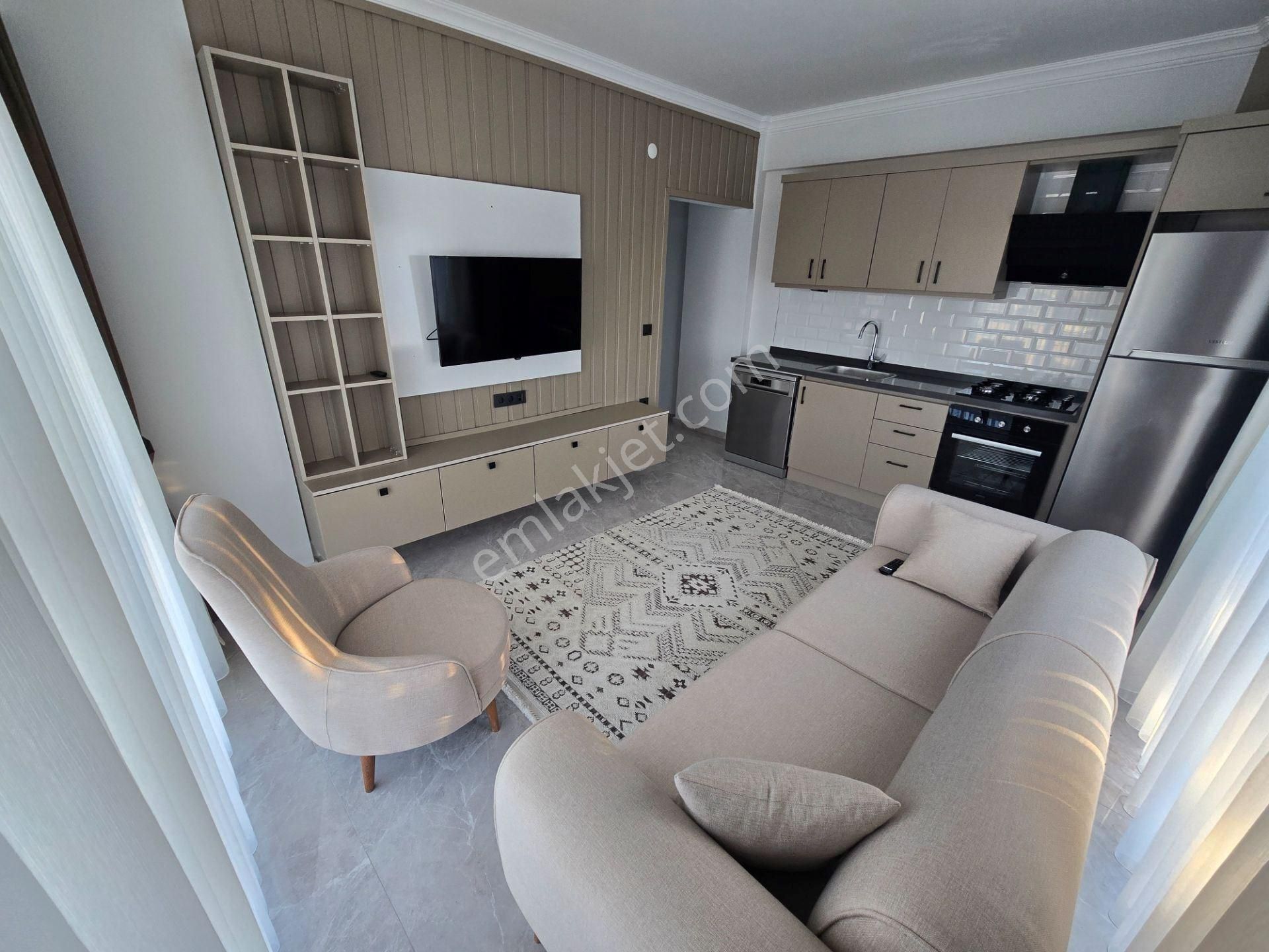 Kuşadası Davutlarda Satılık Eşyalı Bahçeli 1+1 Havuzlu Sitede - Görsel 2