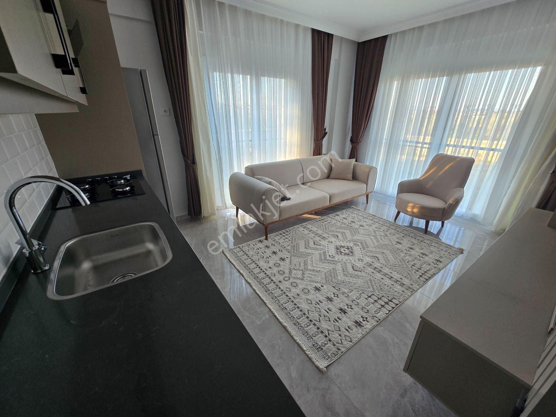 Kuşadası Davutlarda Satılık Eşyalı Bahçeli 1+1 Havuzlu Sitede - Görsel 3