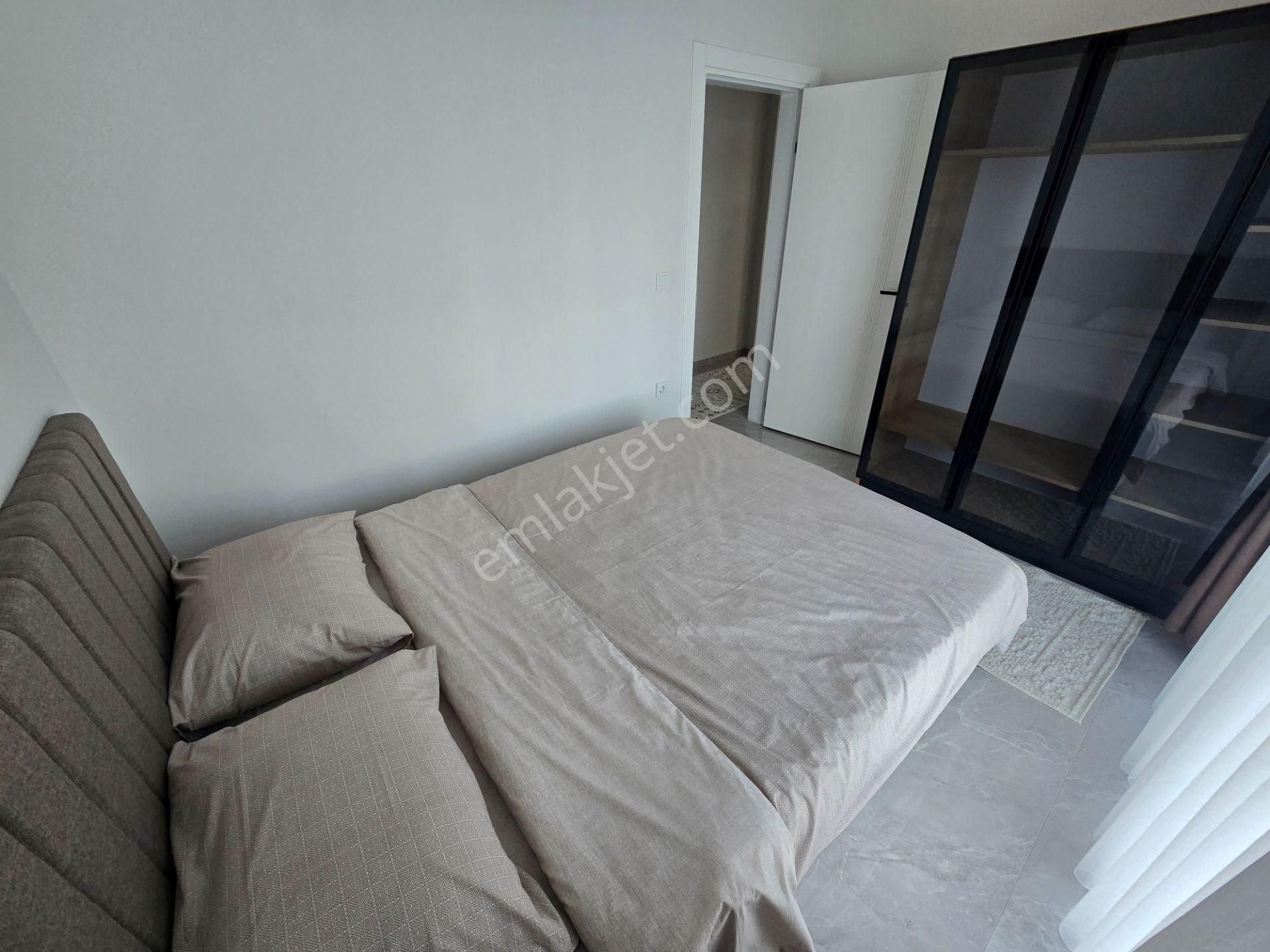 Kuşadası Davutlarda Satılık Eşyalı Bahçeli 1+1 Havuzlu Sitede - Görsel 5