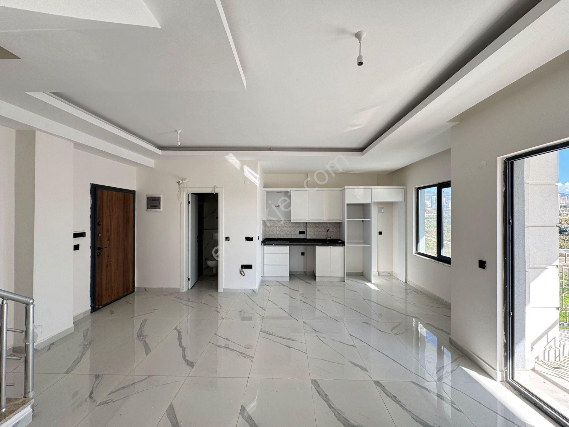 Alanya Mahmutlar'da 2+1 Sıfır Satılık Lüks Dubleks Daire