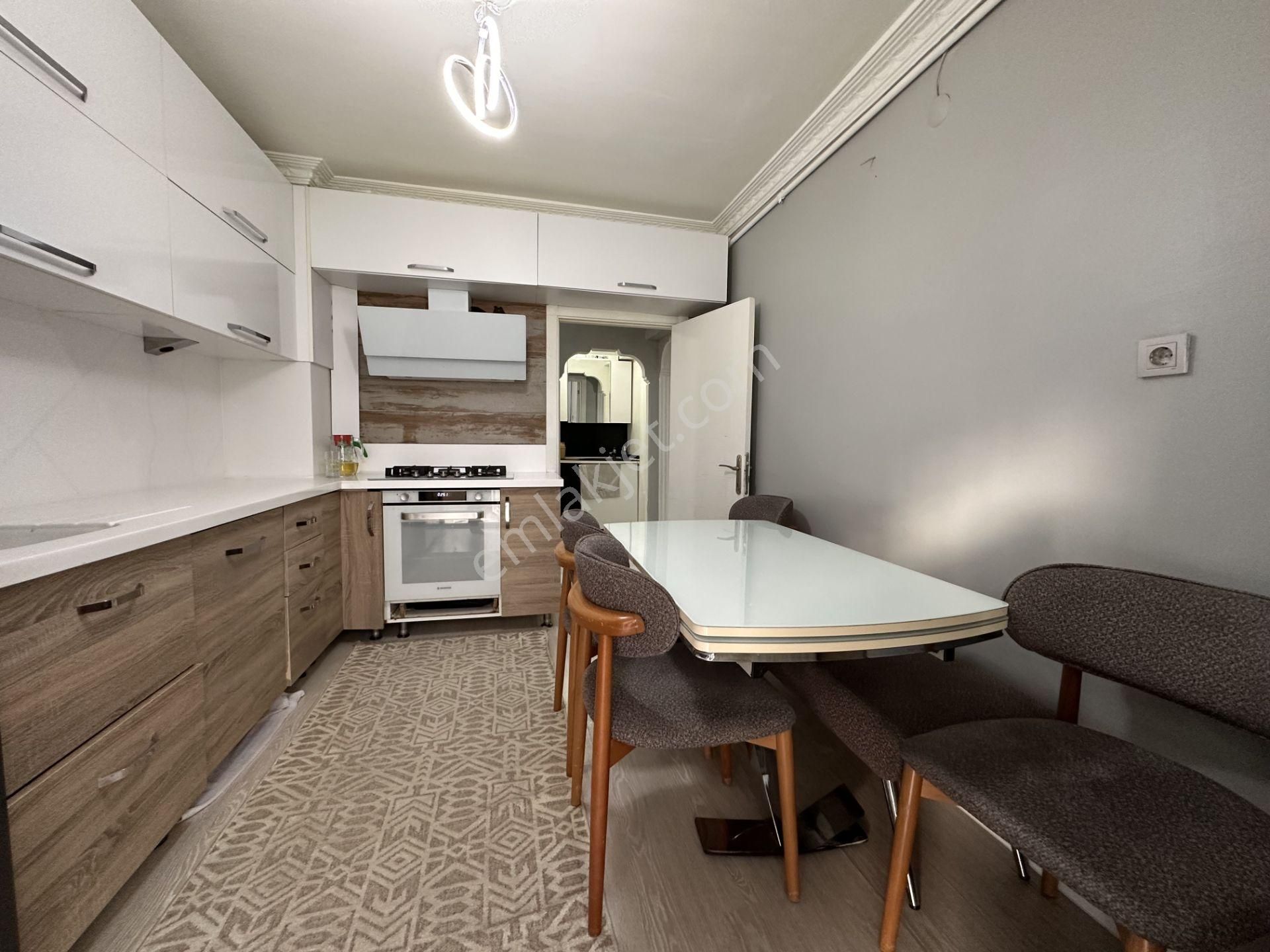 Kalecik Emlak'tan Y.emre Mahallesinde Asansörlü Ful Yapılı 3+1 Daire