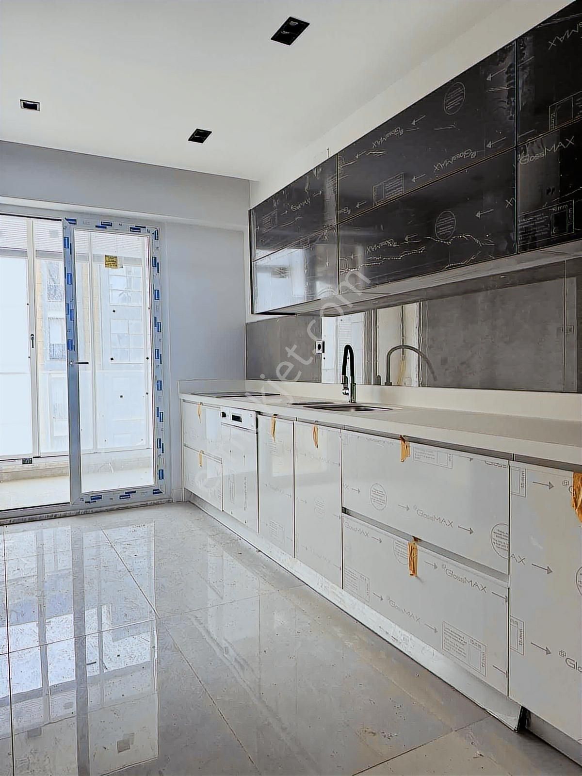 Balkan Mahallesi Shu 09 Sitesinde Kiralık 3+1 Daire - Görsel 2