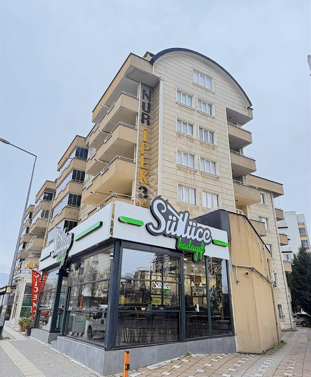 Nur İpek 3 Sitesinde Kiralık 3+1 Bahçe Katı Daire