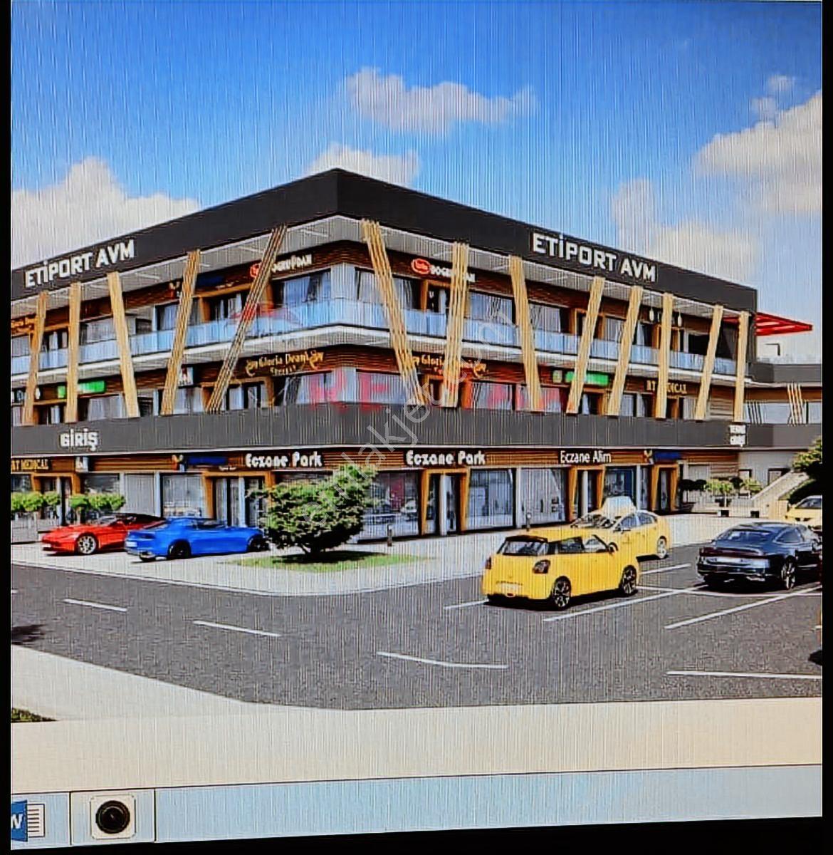 Elvankent Ayyıldız'da Köşe Konumda Bahçeli Kiralık Dükkan