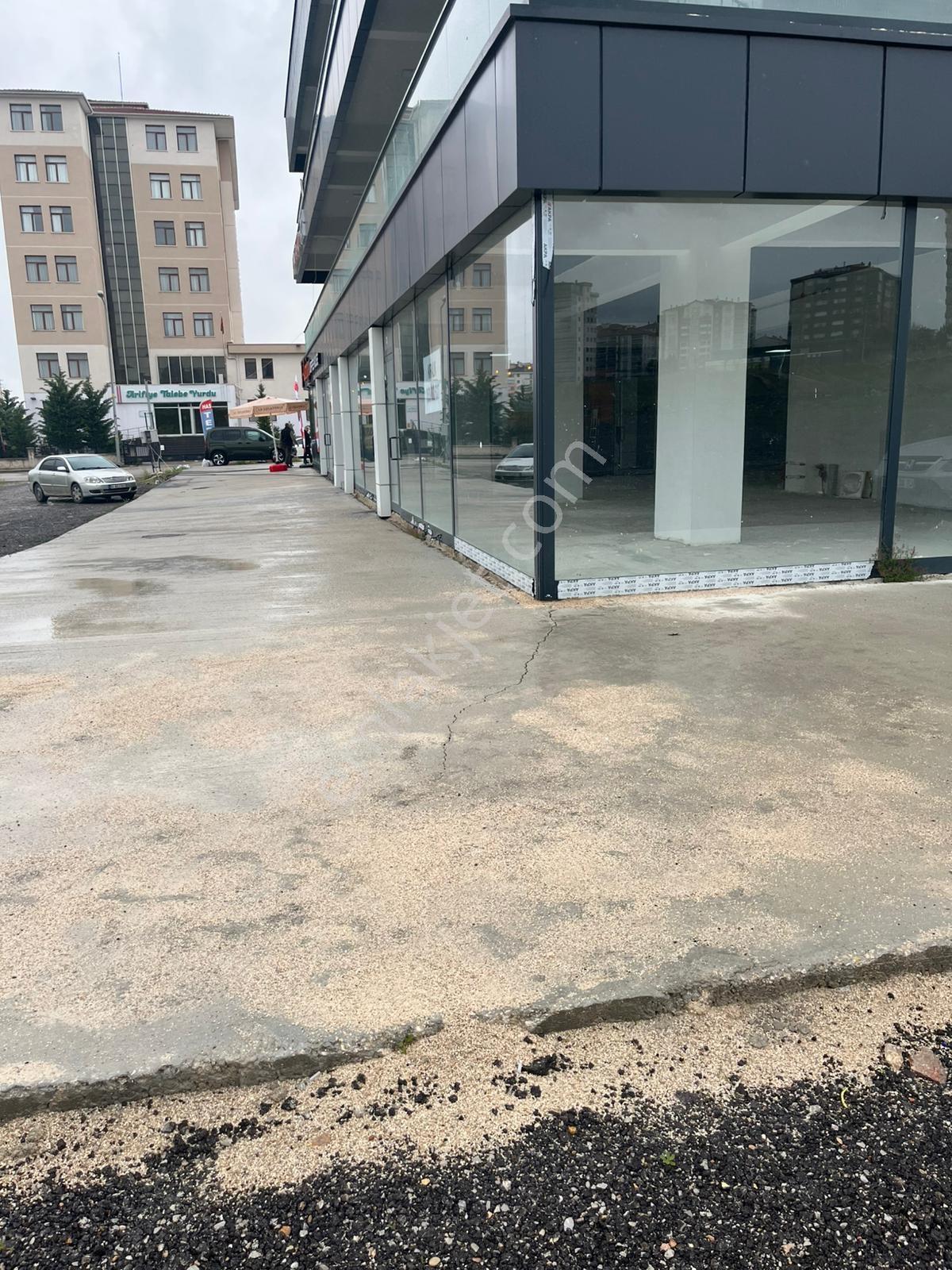 Elvankent Ayyıldız'da Köşe Konumda Bahçeli Kiralık Dükkan - Görsel 2