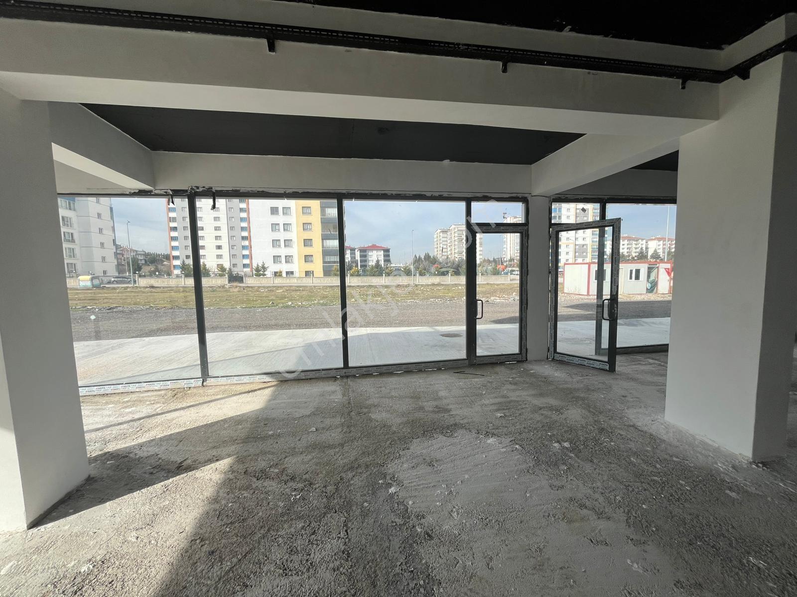 Elvankent Ayyıldız'da Köşe Konumda Bahçeli Kiralık Dükkan - Görsel 4