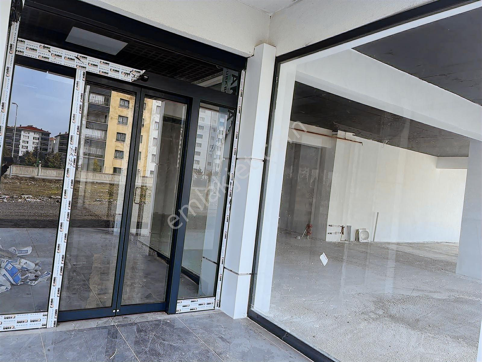 Elvankent Ayyıldız'da Köşe Konumda Bahçeli Kiralık Dükkan - Görsel 21