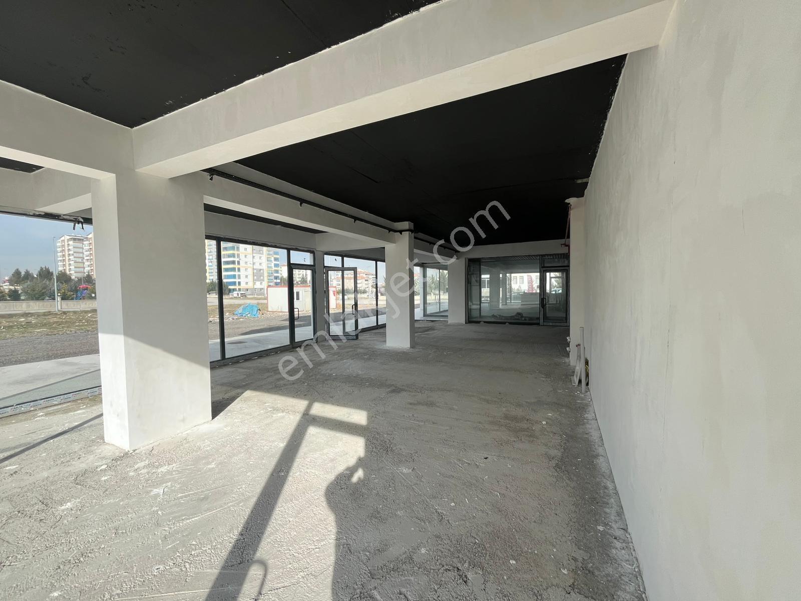 Elvankent Ayyıldız'da Köşe Konumda Bahçeli Kiralık Dükkan - Görsel 12