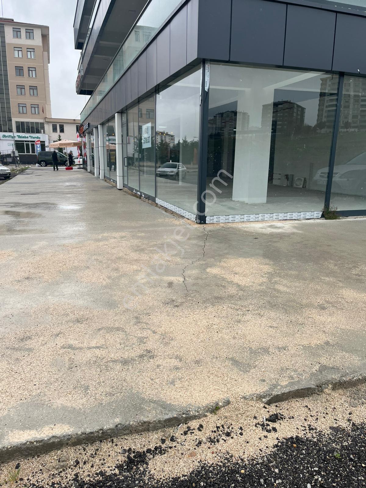 Elvankent Ayyıldız'da Köşe Konumda Bahçeli Kiralık Dükkan - Görsel 31