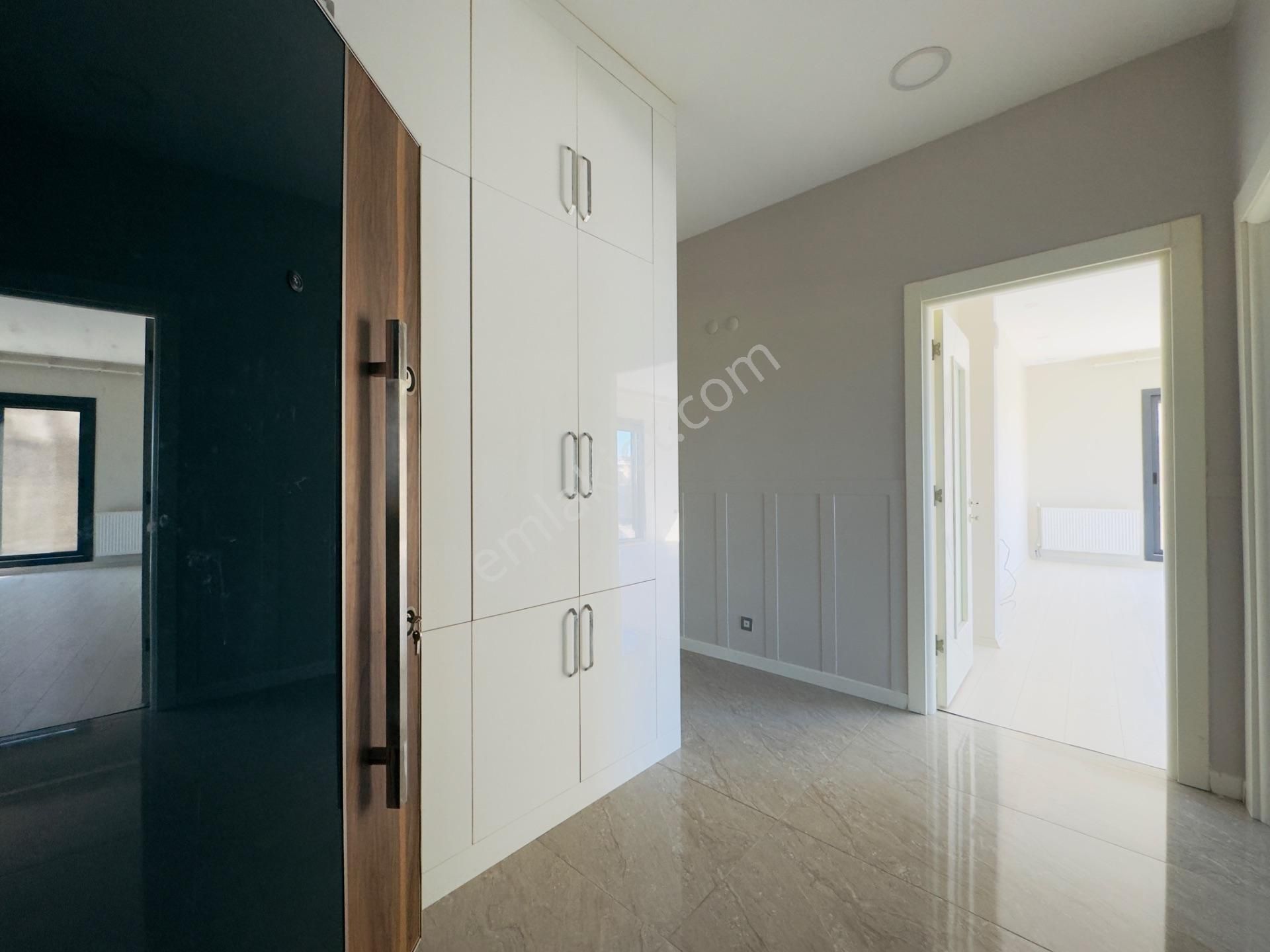 Huzur Bahçeli Kapalı Mutfaklı Aydınlık 3+1 Kiralık Köşe Daire - Görsel 12