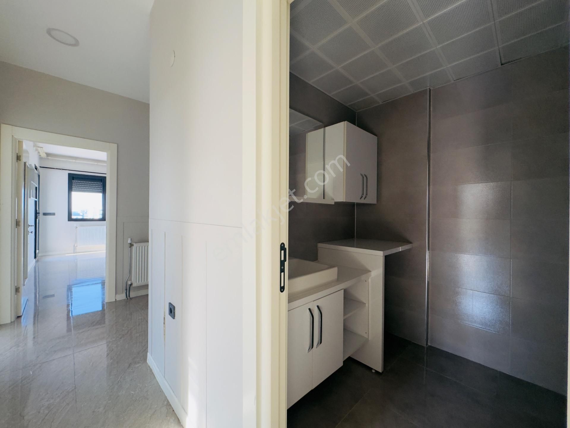 Huzur Bahçeli Kapalı Mutfaklı Aydınlık 3+1 Kiralık Köşe Daire - Görsel 24