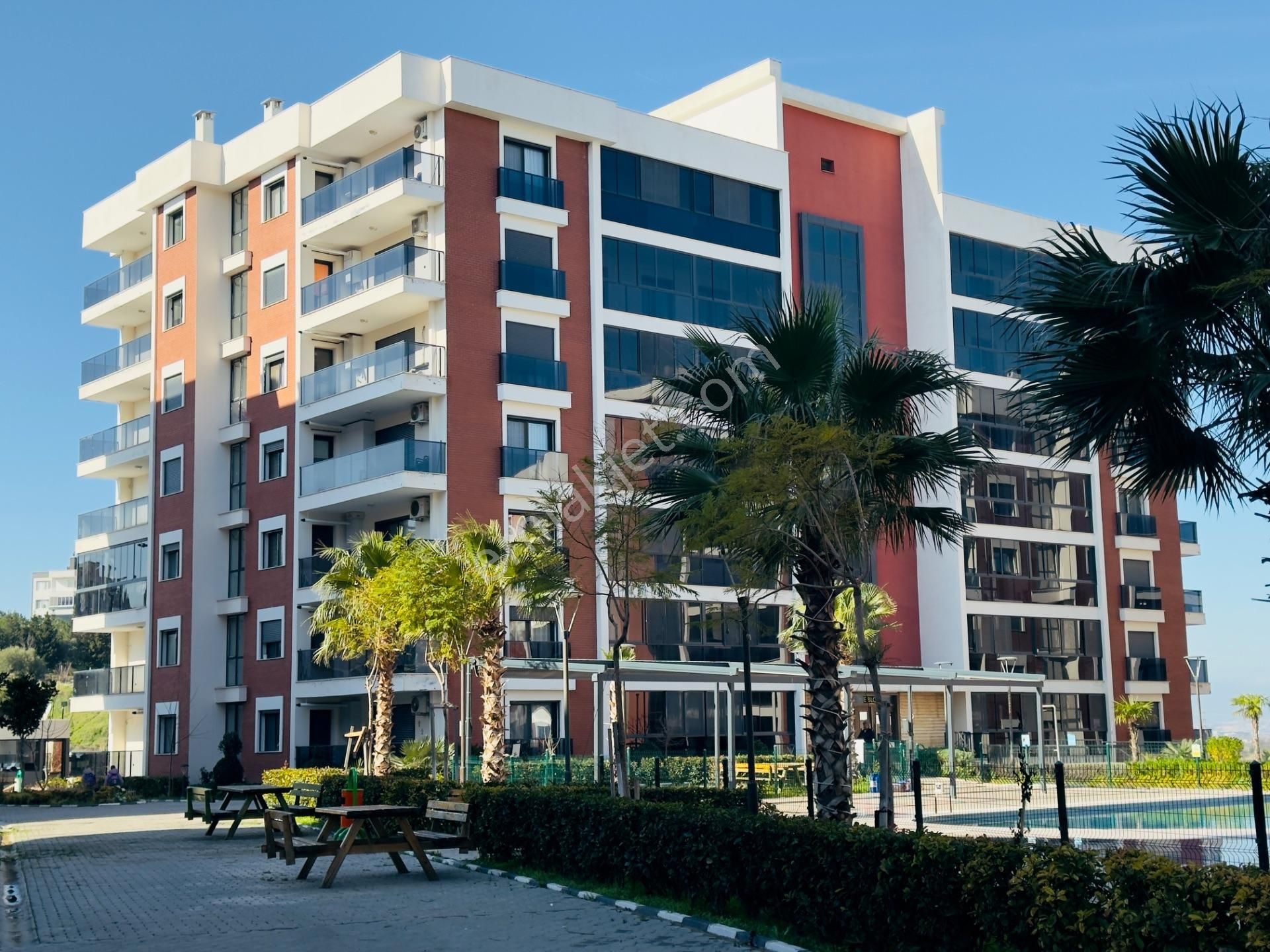 Huzur Bahçeli Kapalı Mutfaklı Aydınlık 3+1 Kiralık Köşe Daire - Görsel 4