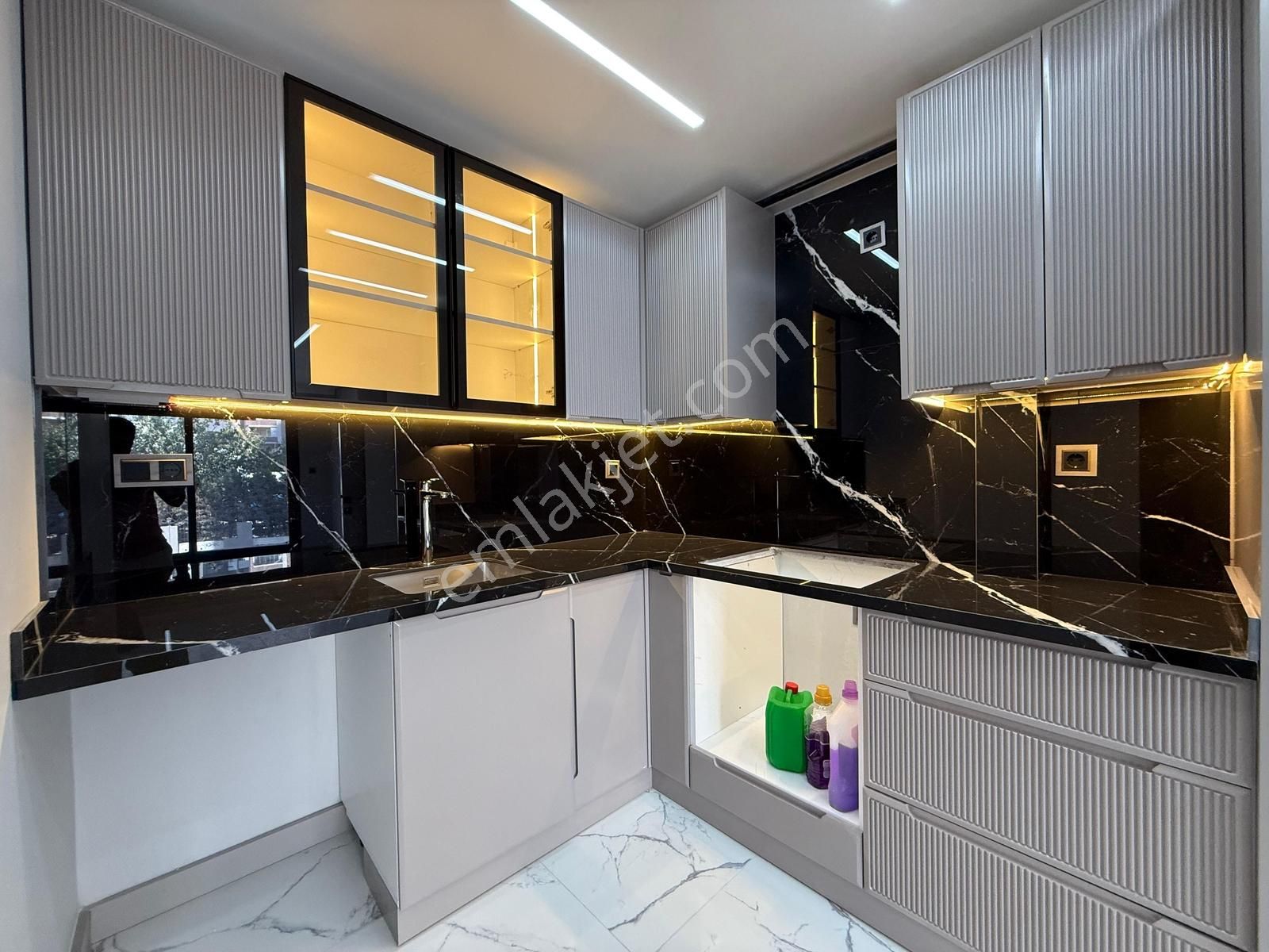 S.demirel Yeşil Fırın Civ.fore Kazıklı 2+1 Sıfır K.otopark